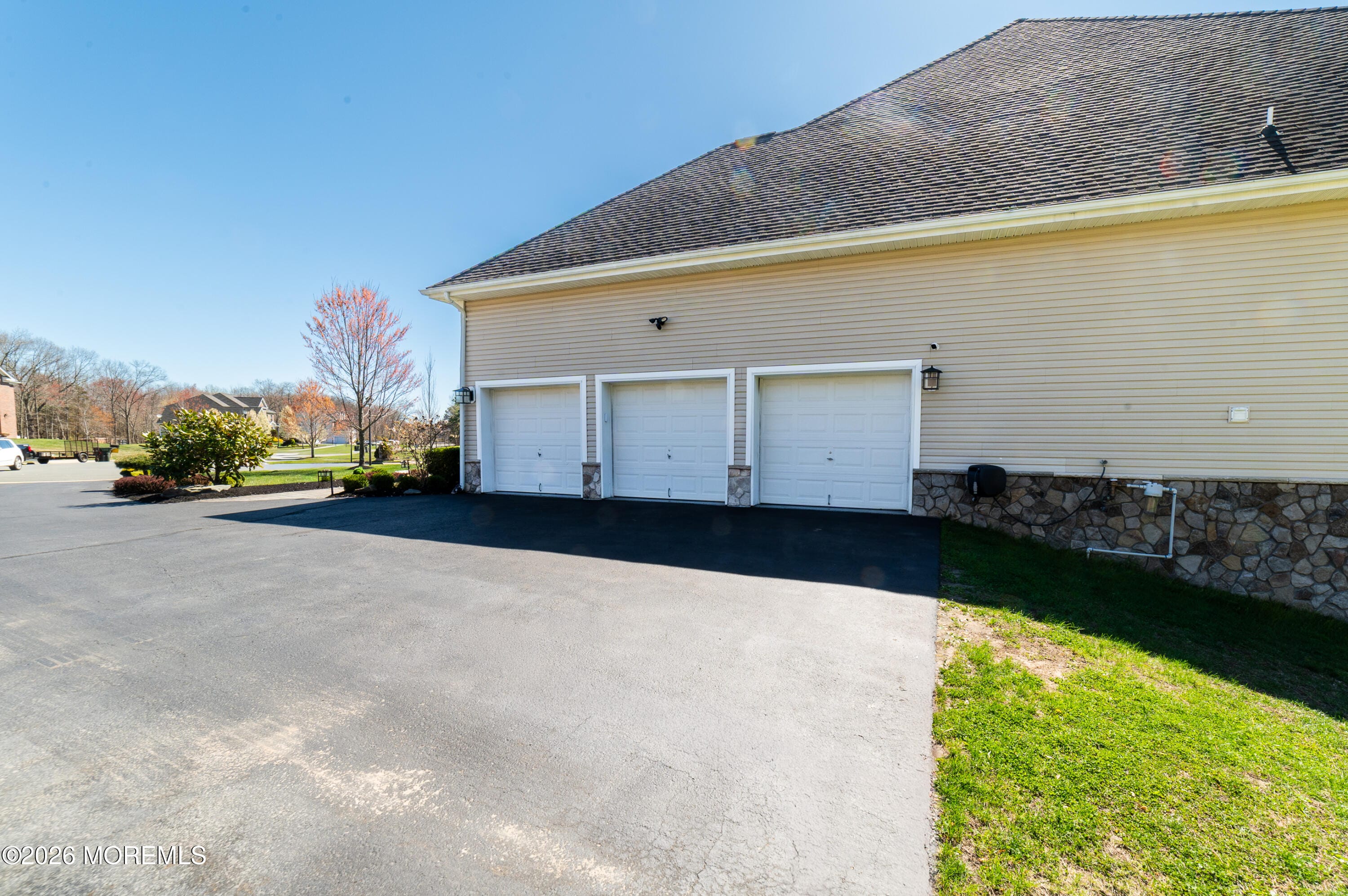 19 Lakeside Drive Image 4