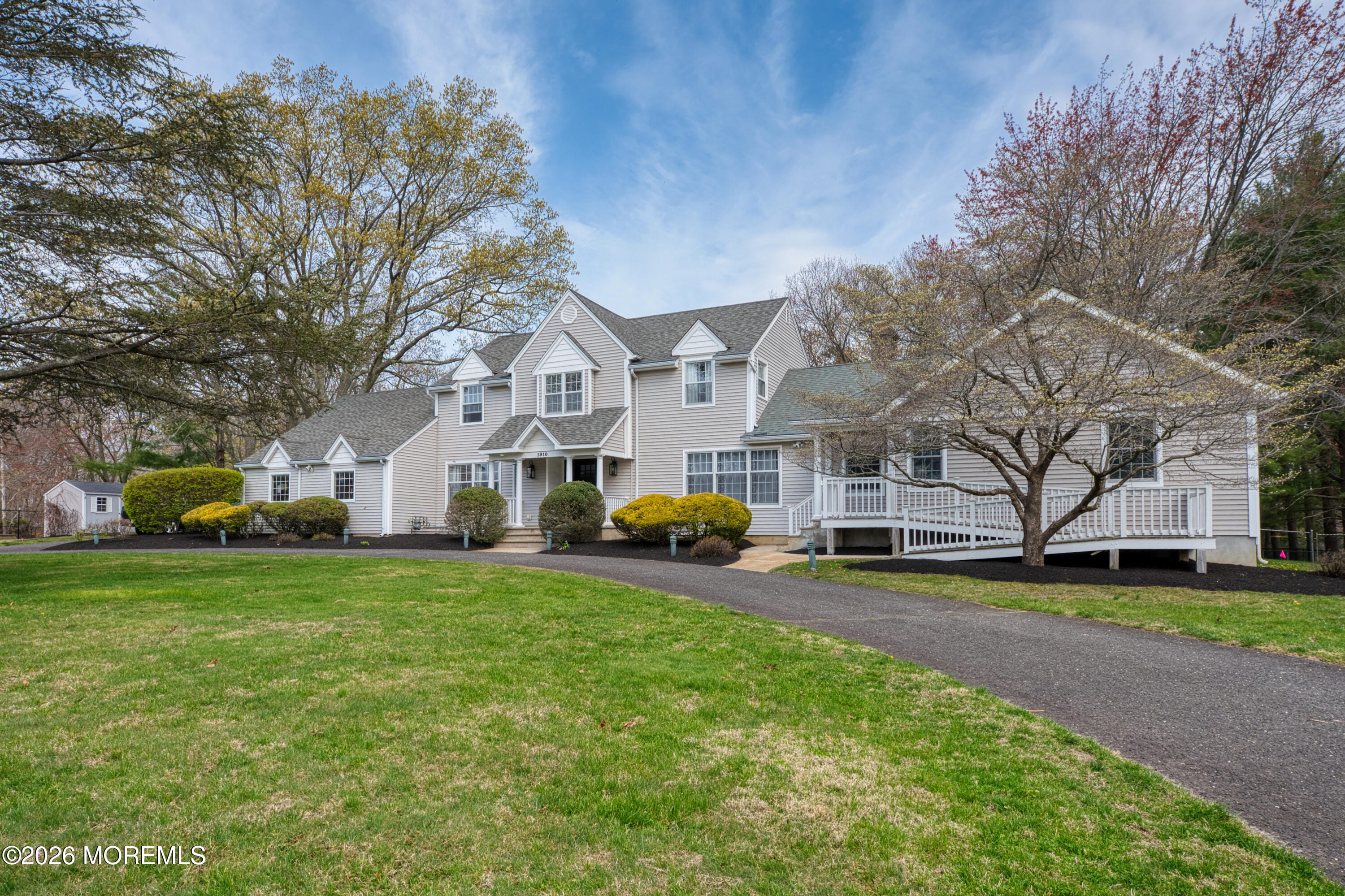 1910 Robin Hood Drive Image 1