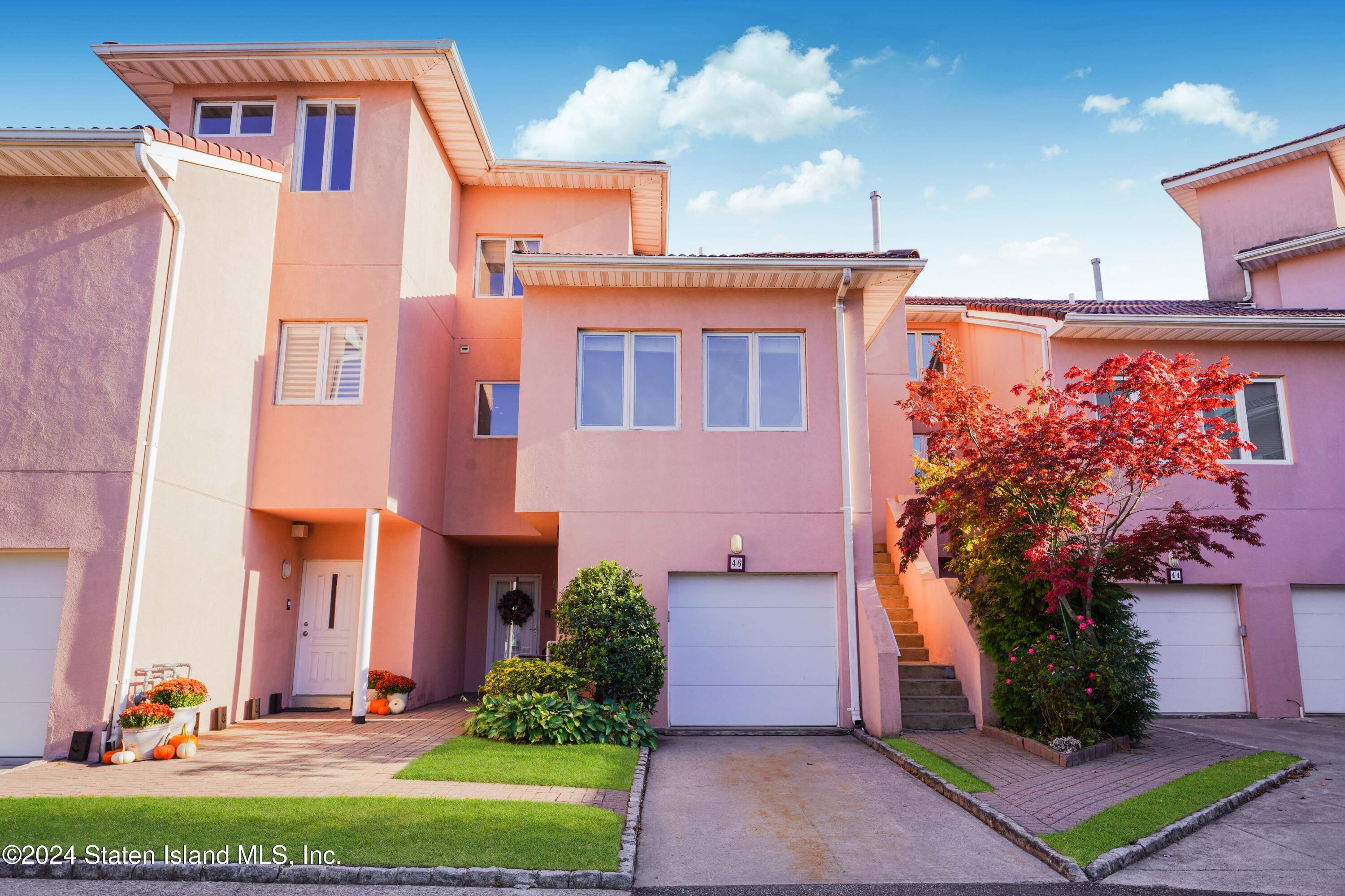 46 Harbour Court, Staten Island, NY, 10308