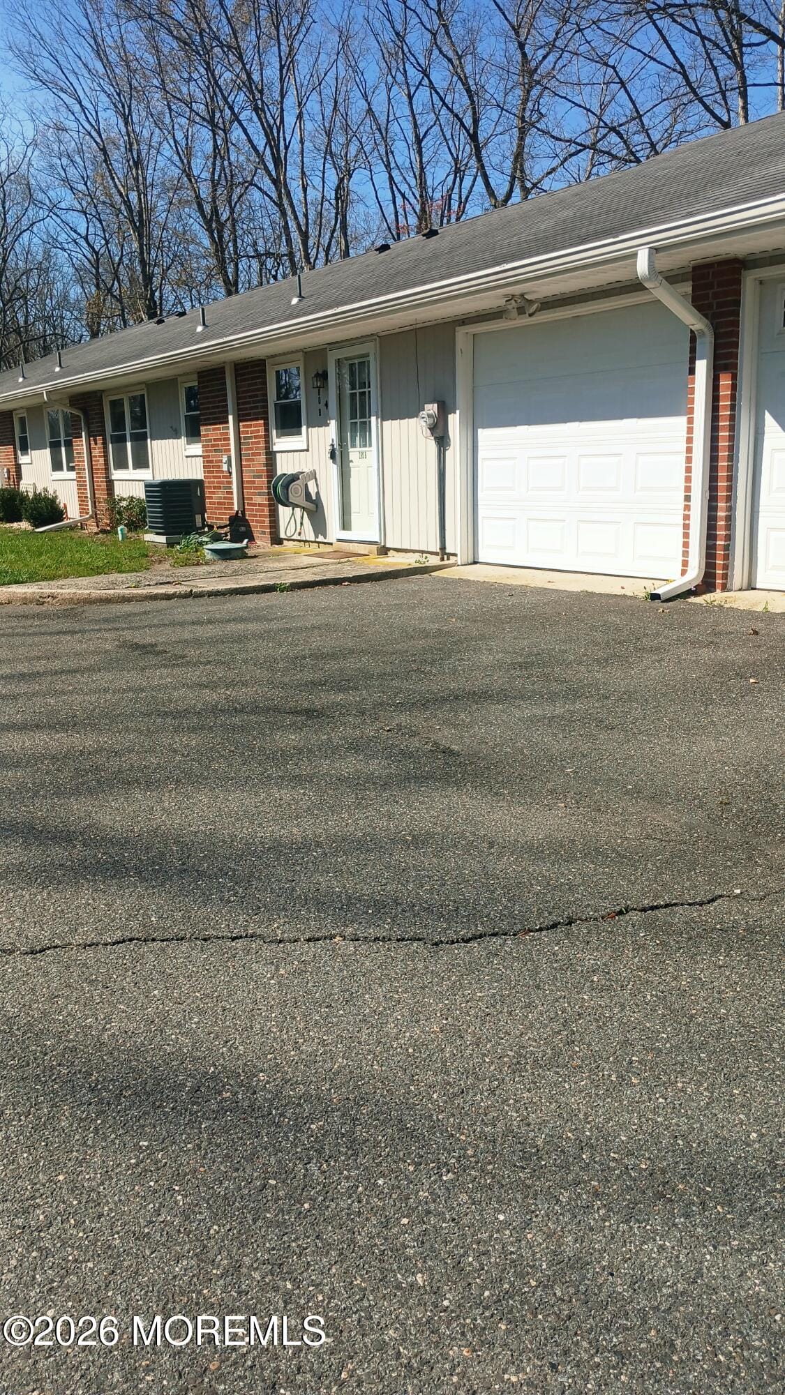 280B Kingston Court 2001 Image 2