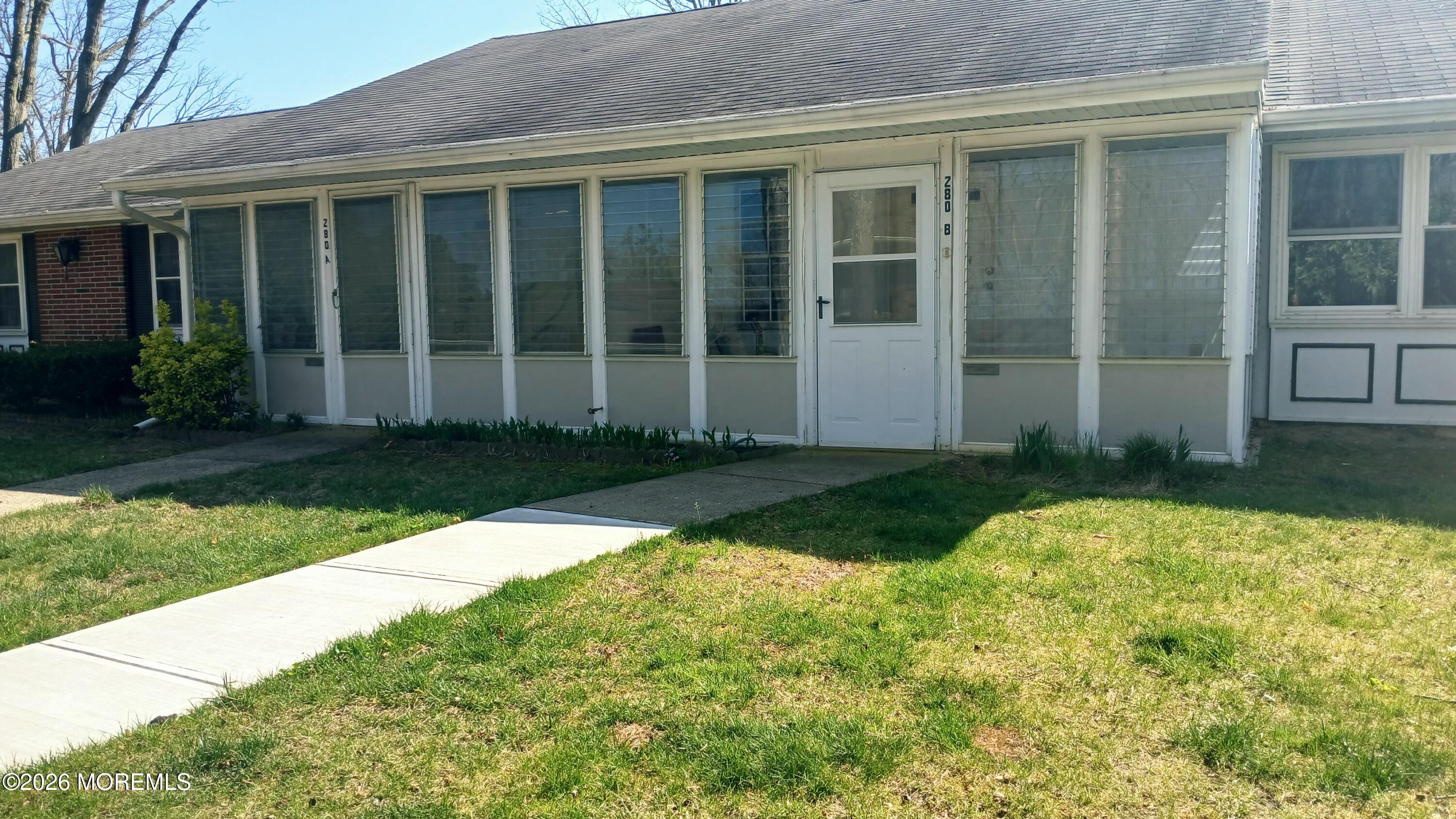 280B Kingston Court 2001 Image 3