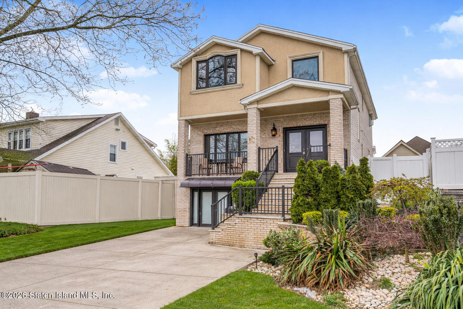 190 Manhattan Street Image 2