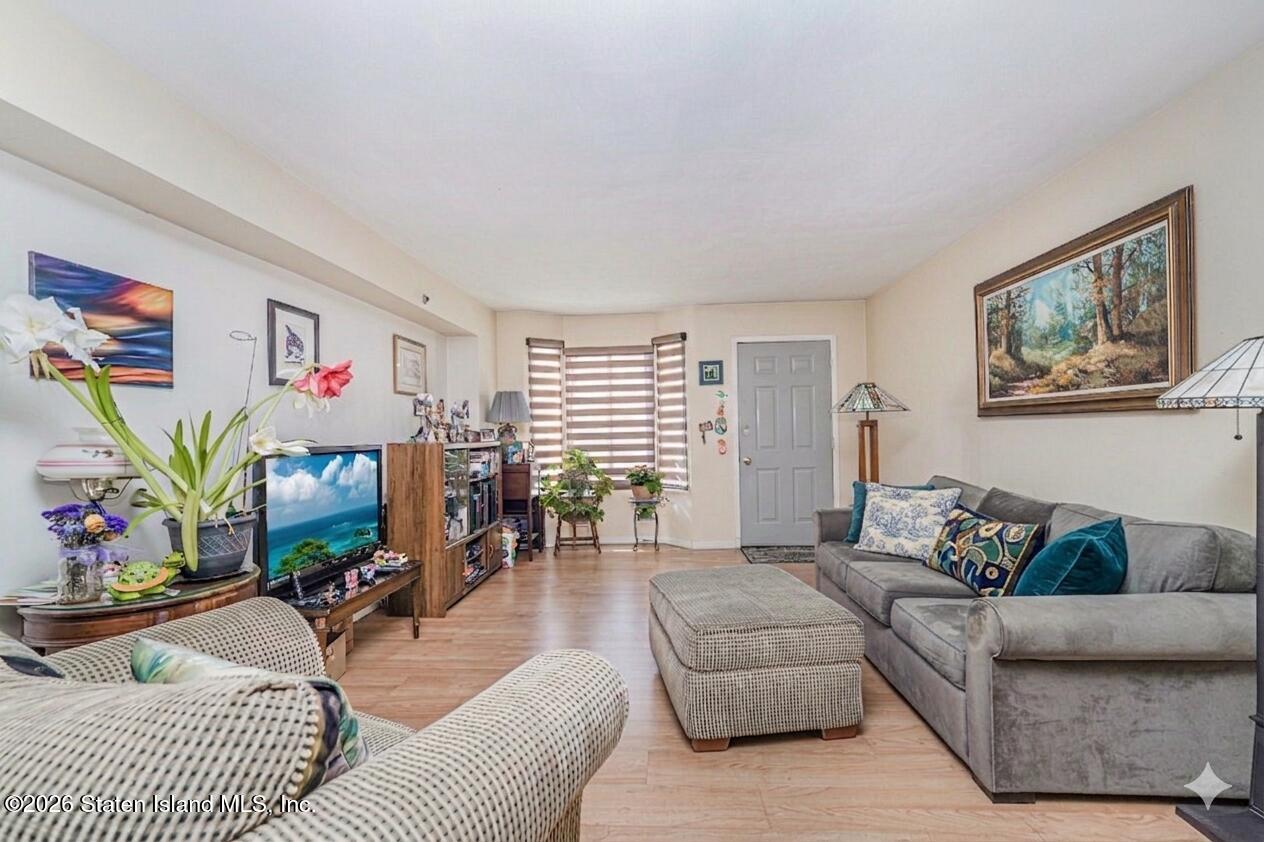 47 Tappen Court Image 2