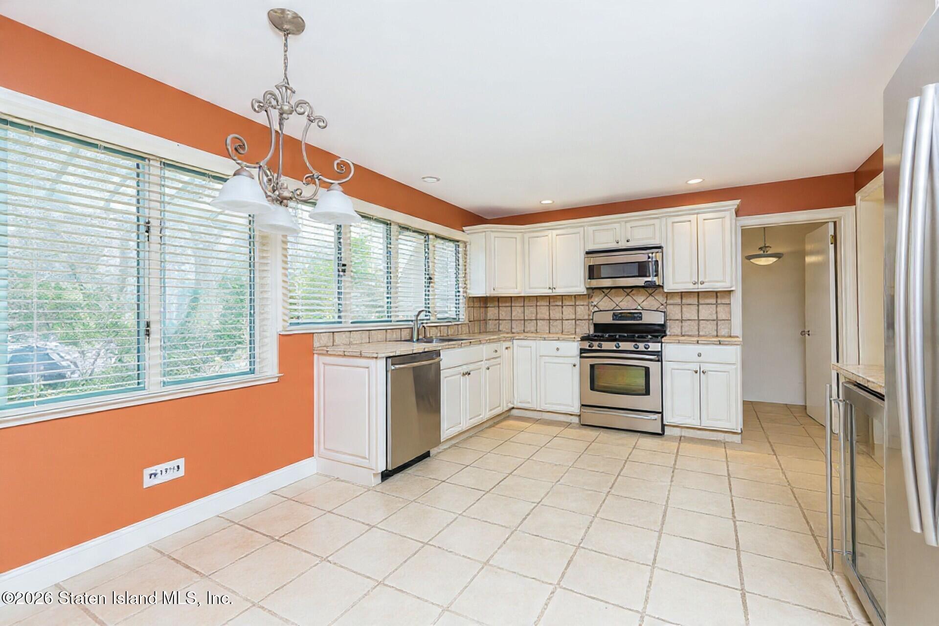 18 Emerson Avenue Image 2