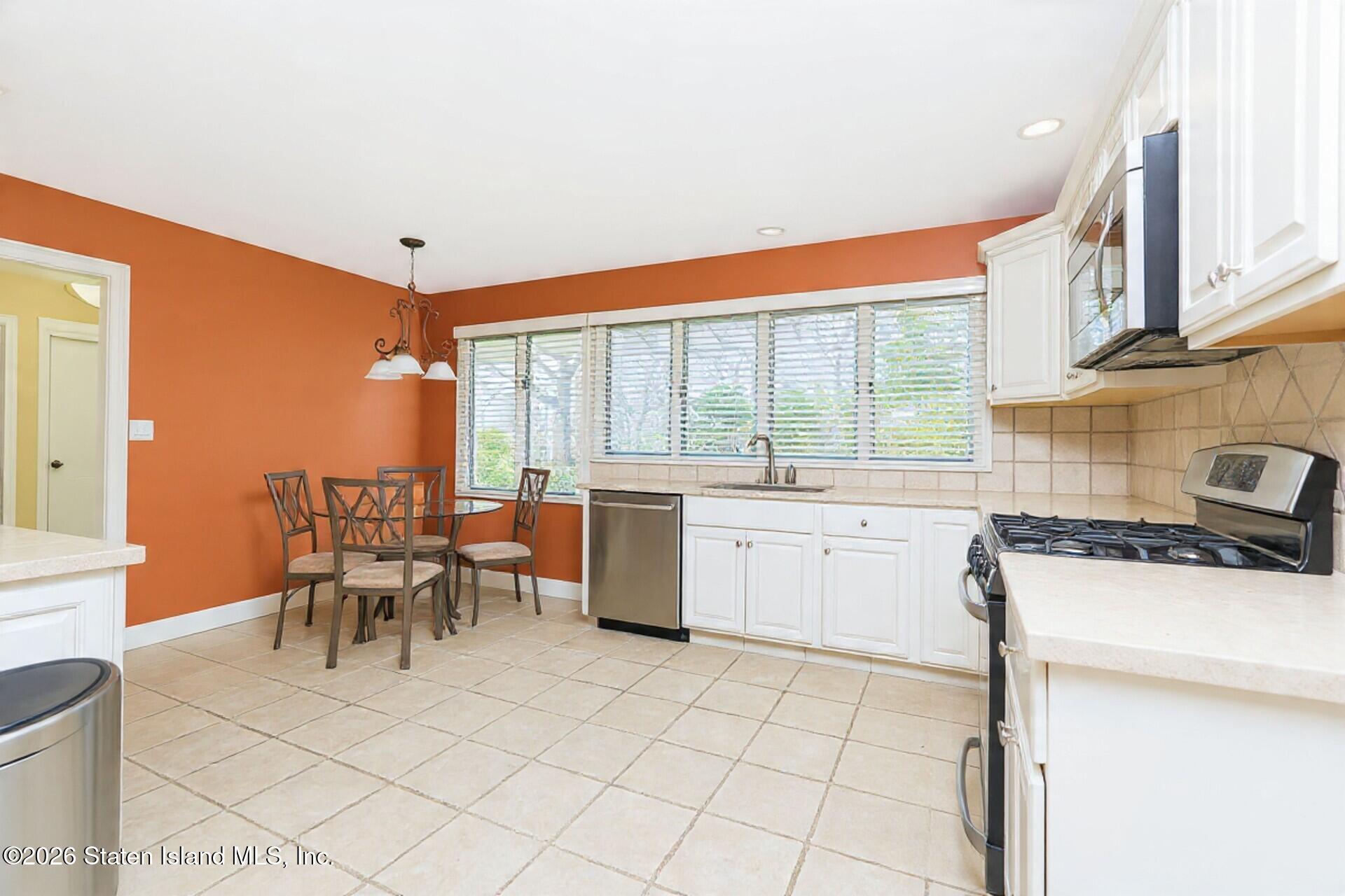 18 Emerson Avenue Image 3