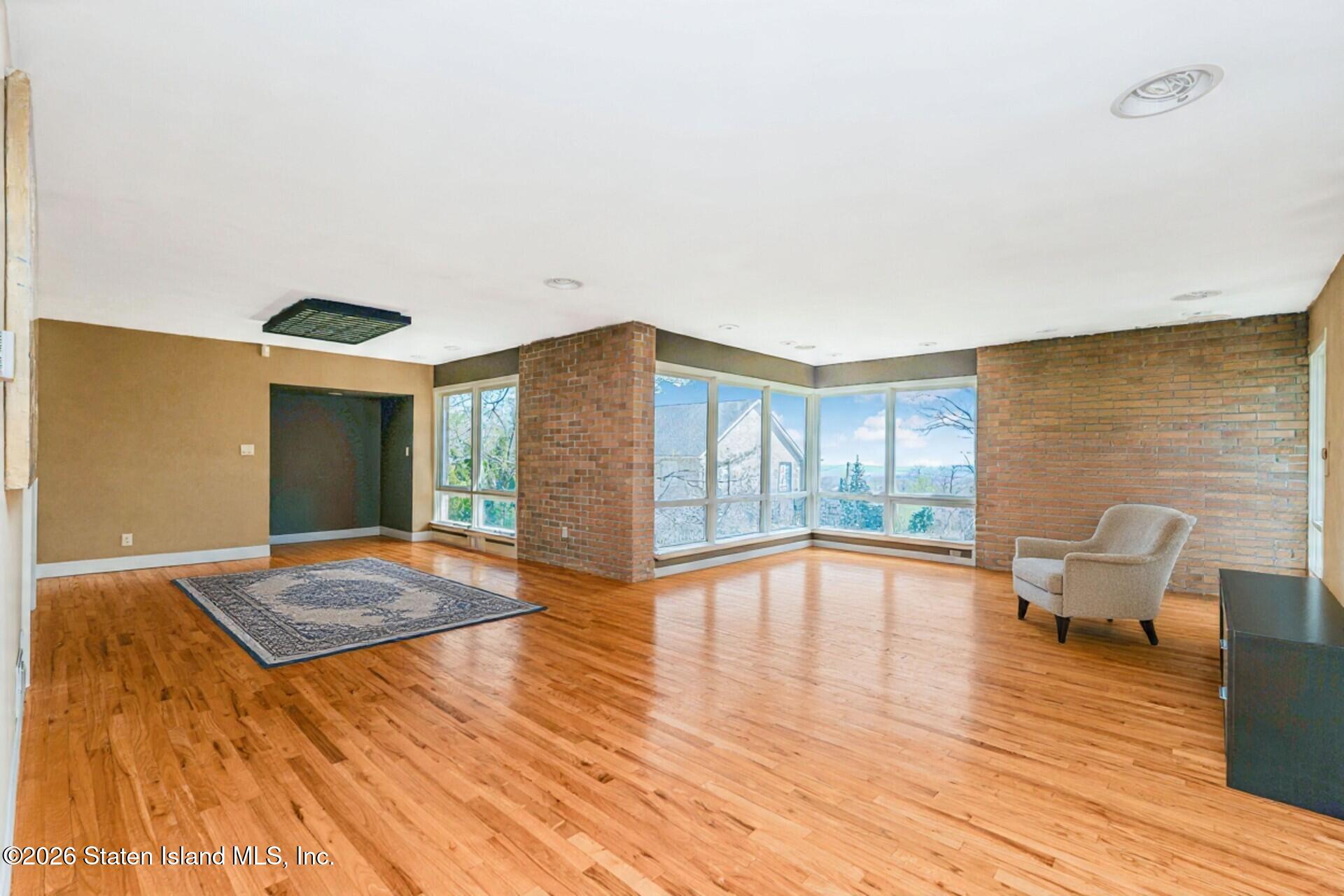 18 Emerson Avenue Image 4