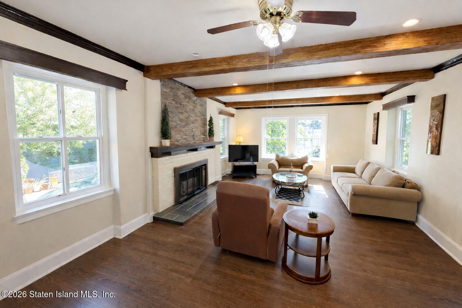 19 Lakeview Terrace Image 3