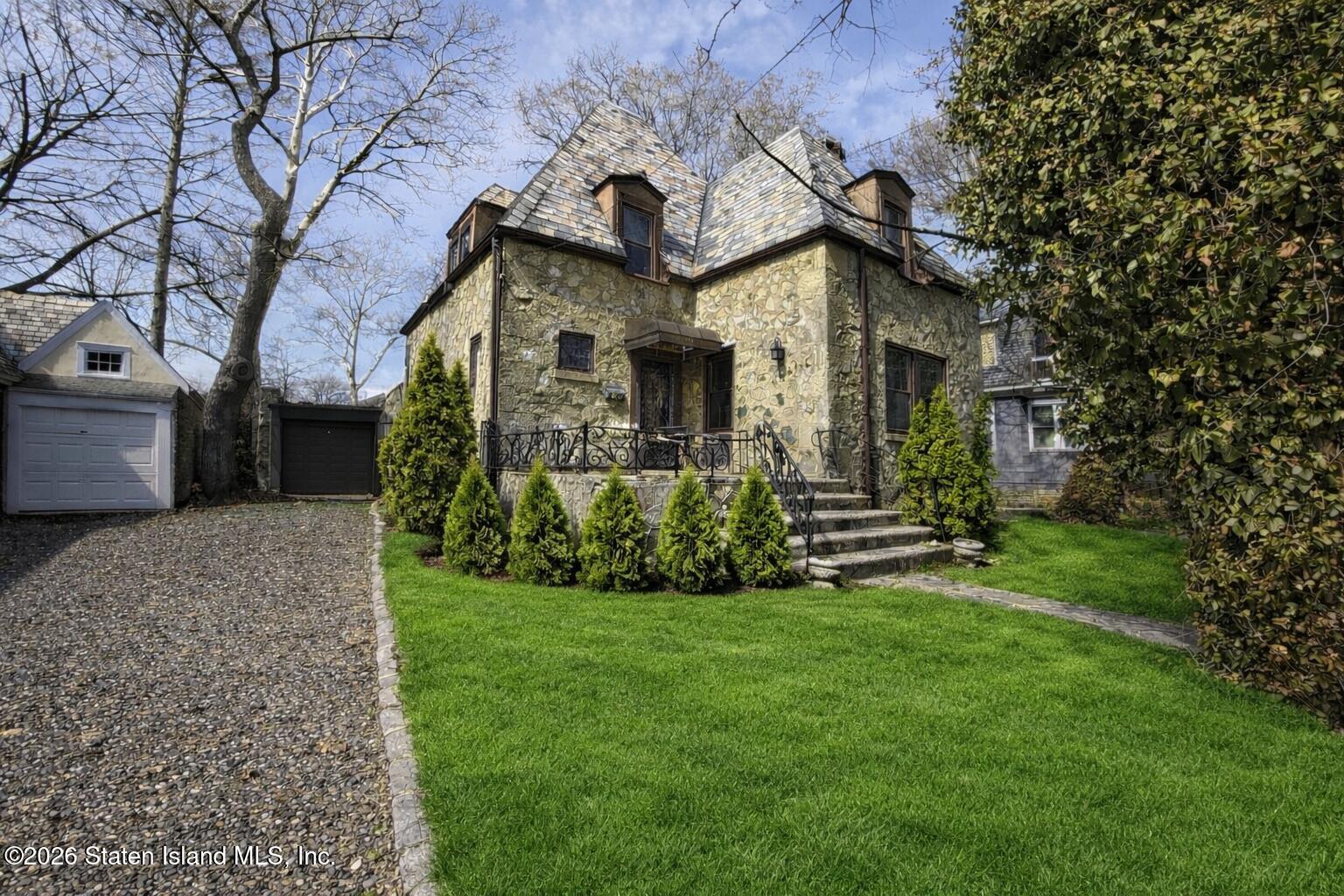 19 Lakeview Terrace, Staten Island, NY, 10305