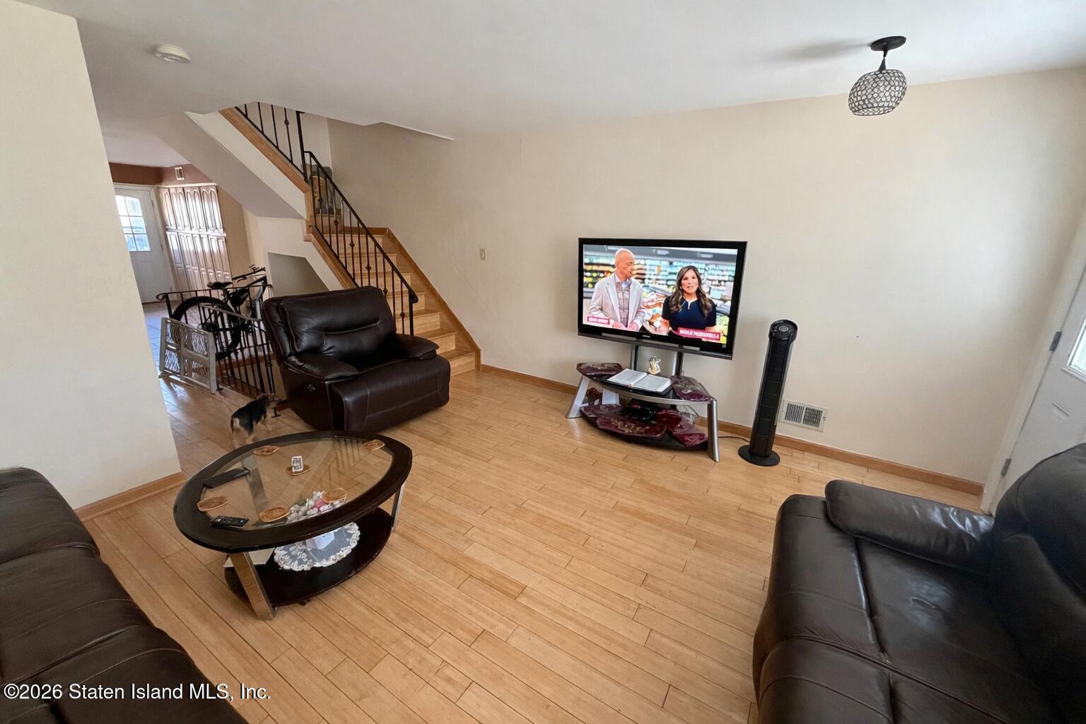 32 Hirsch Lane Image 2