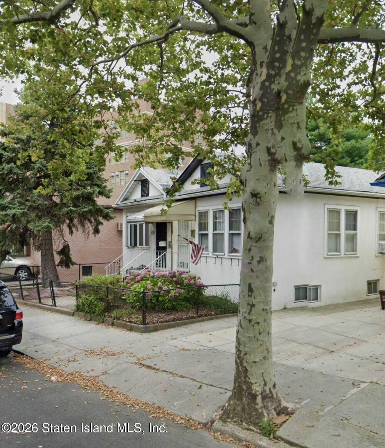 1637 West 1st Street Image 3