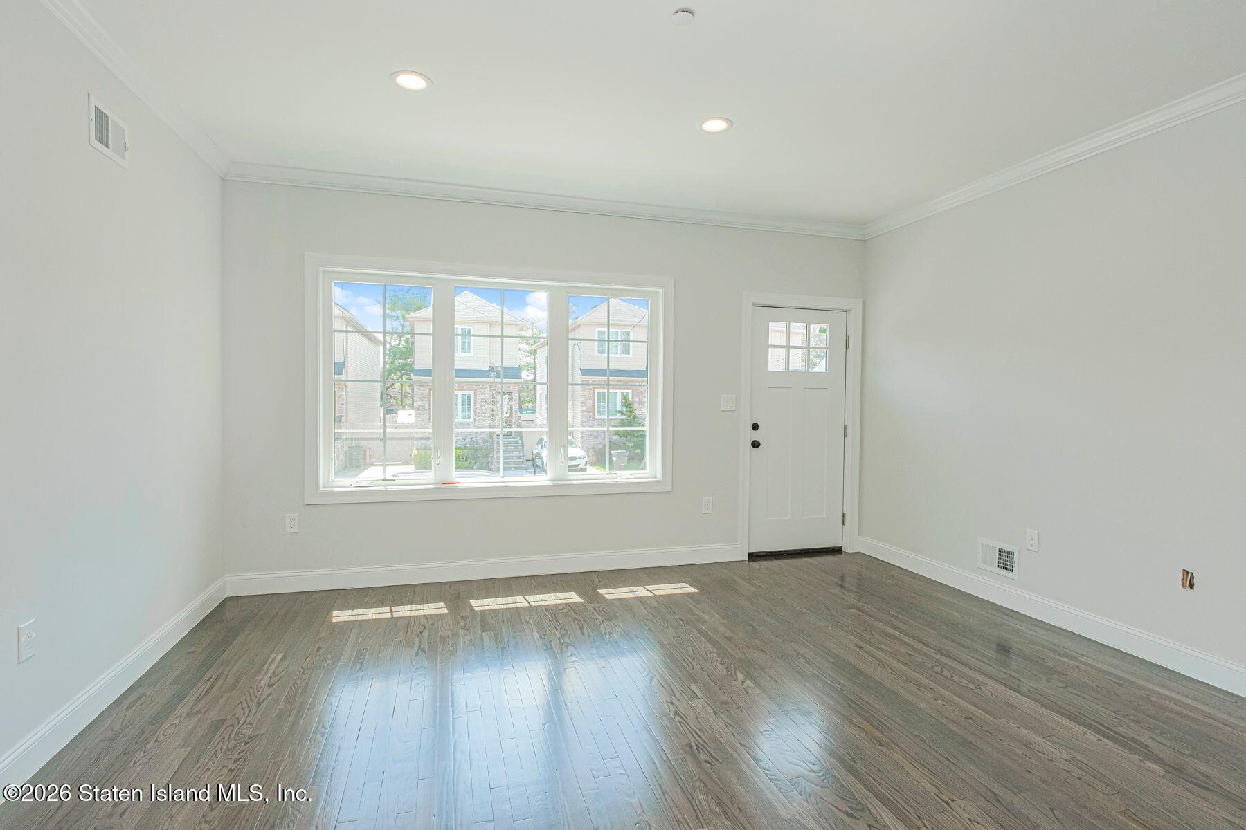 77 Alberta Avenue Image 4