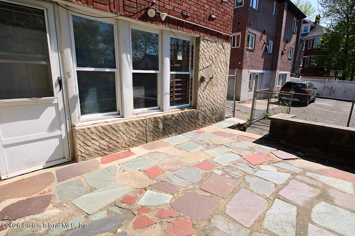 1051 Victory Boulevard Image 5