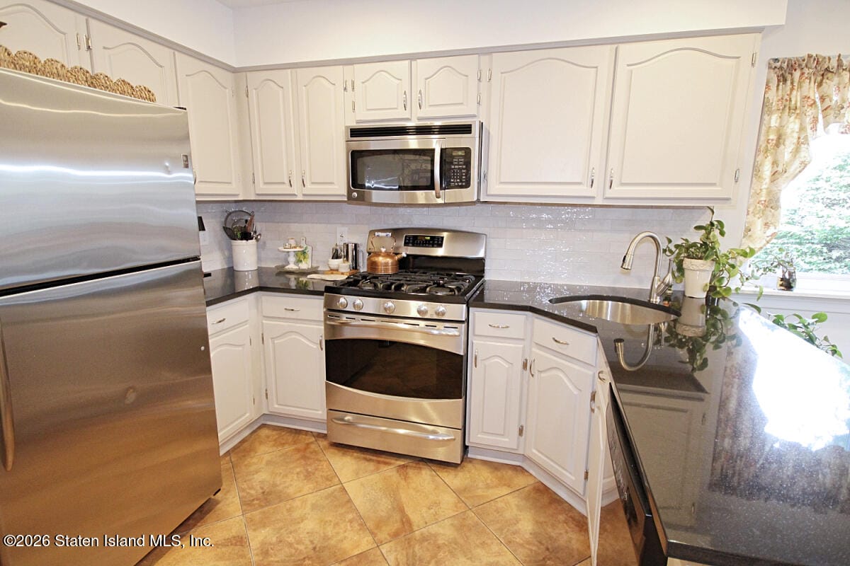 951 W Fingerboard Road, Staten Island, NY, 10304 image 8