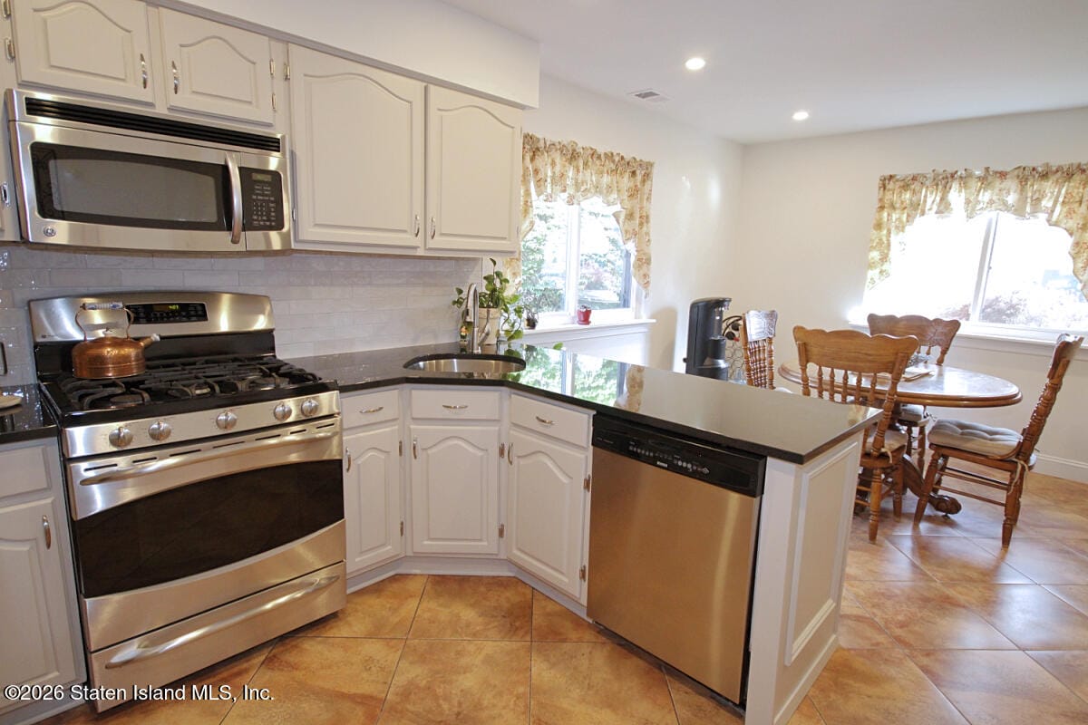 951 W Fingerboard Road, Staten Island, NY, 10304 image 9