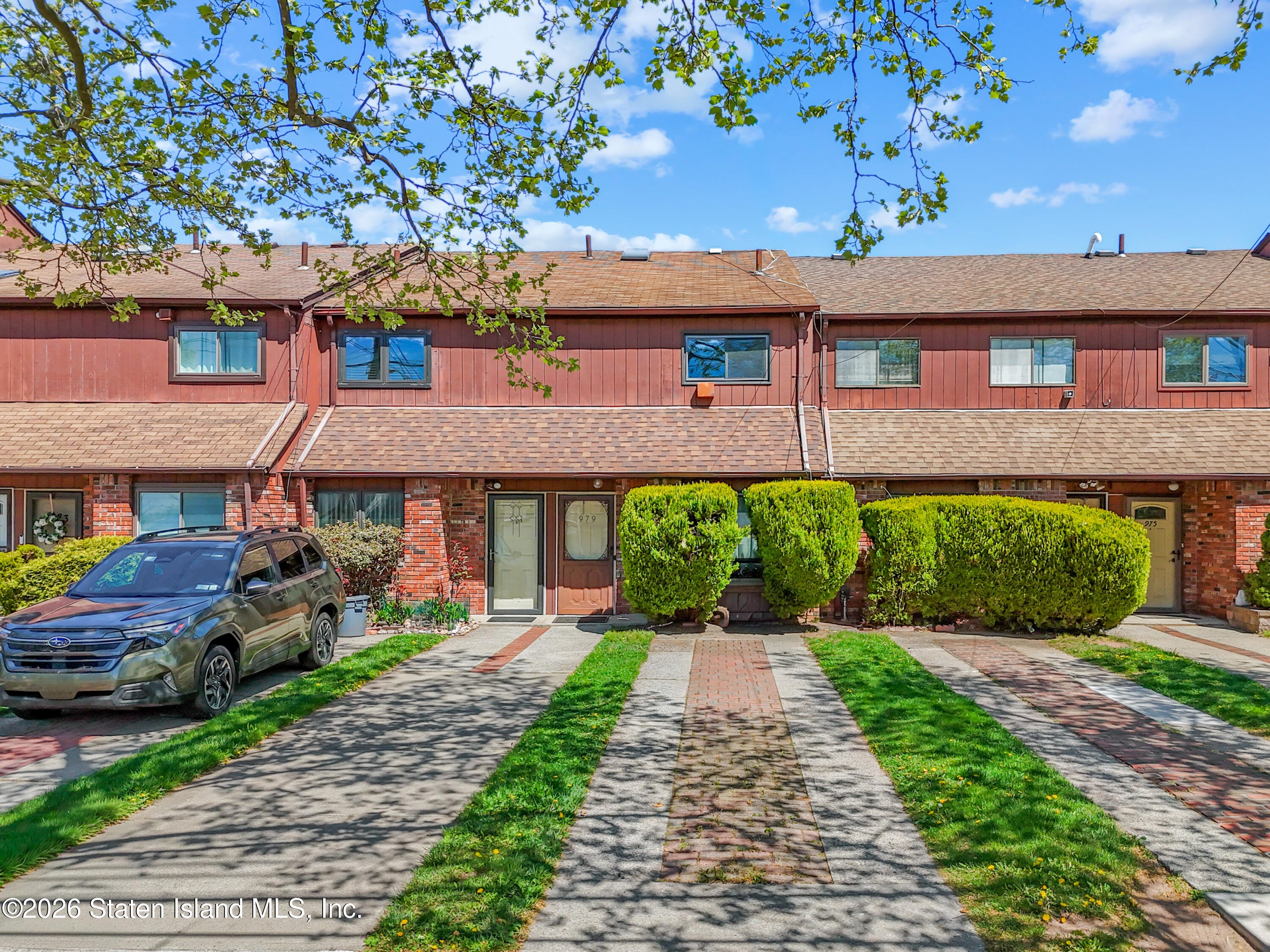 979 W Fingerboard Road, Staten Island, NY, 10304