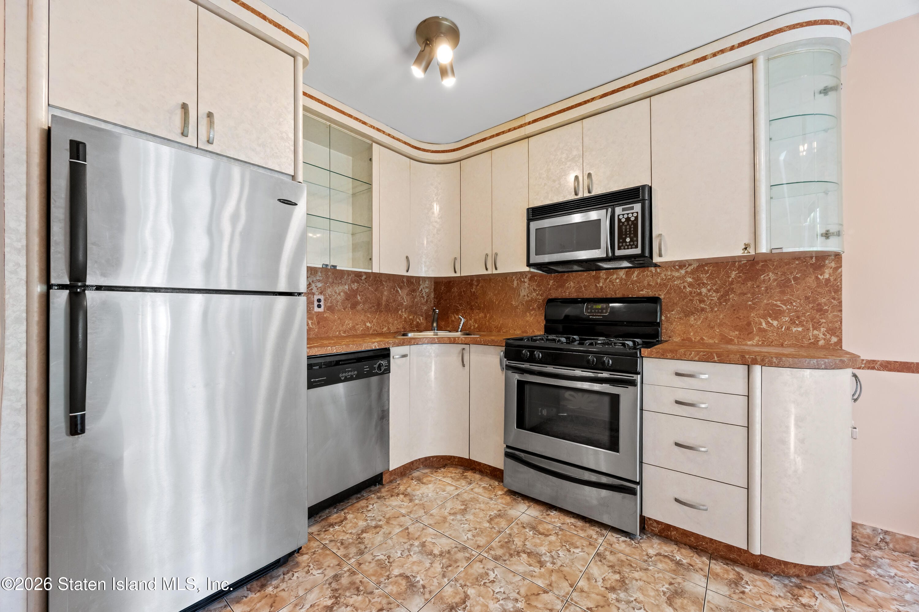 979 W Fingerboard Road, Staten Island, NY, 10304 image 9