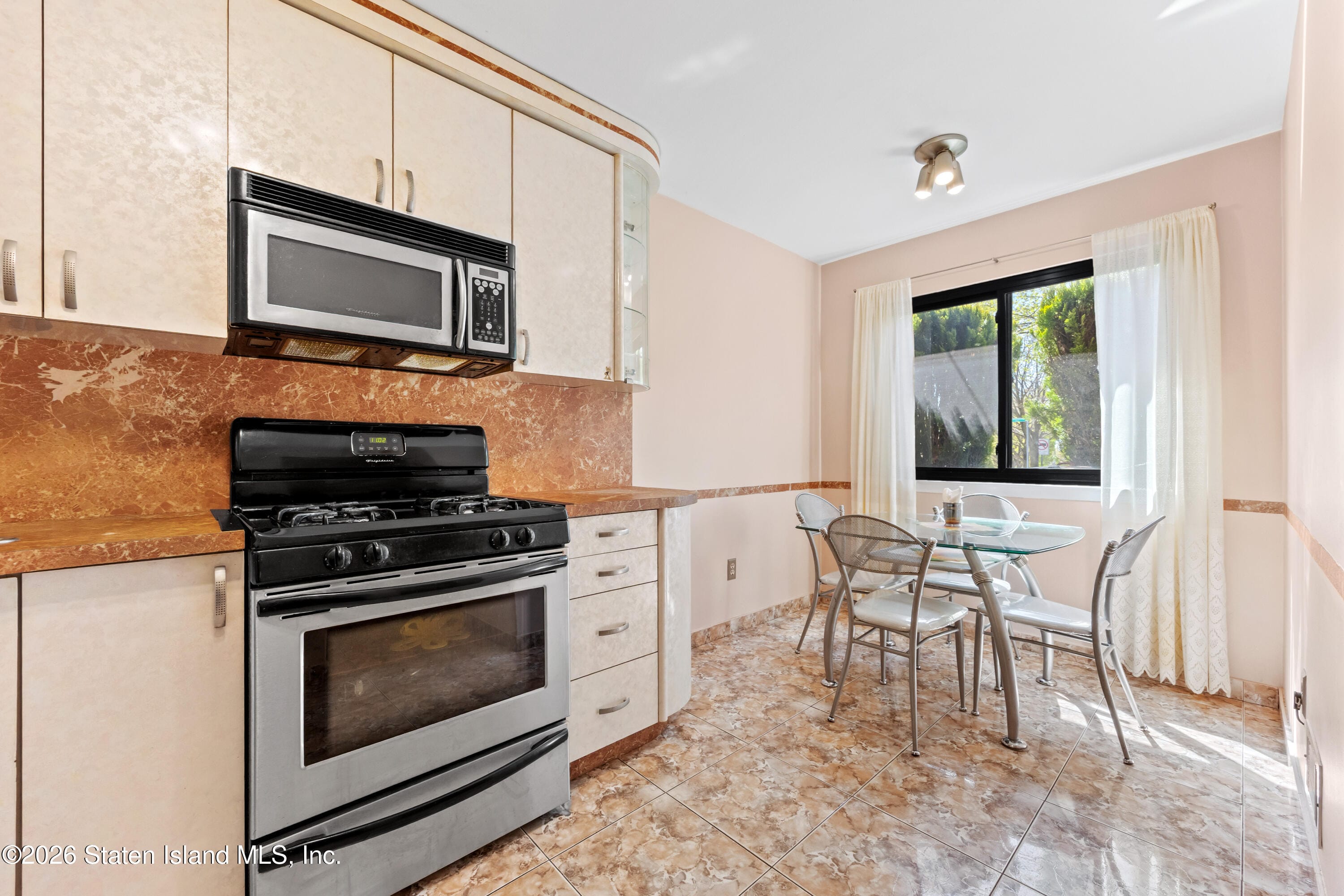 979 W Fingerboard Road, Staten Island, NY, 10304 image 18