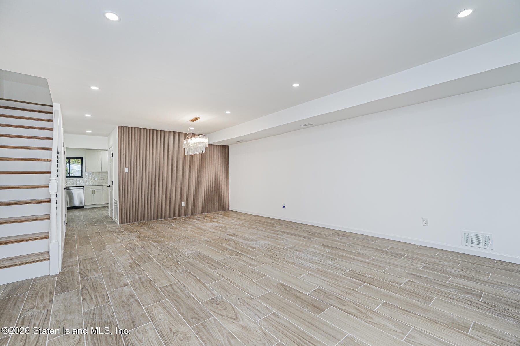 84 Rolling Hill Green Image 3