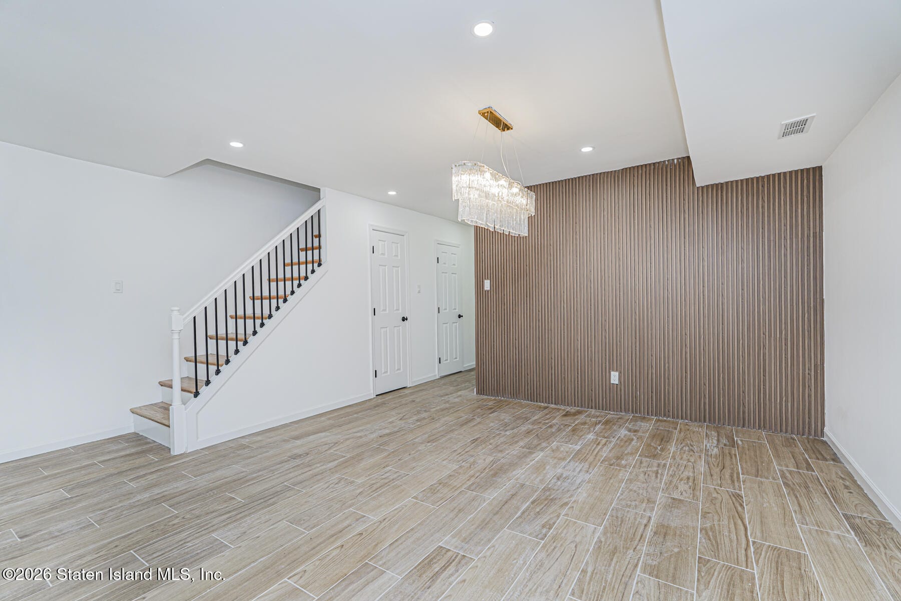 84 Rolling Hill Green Image 5