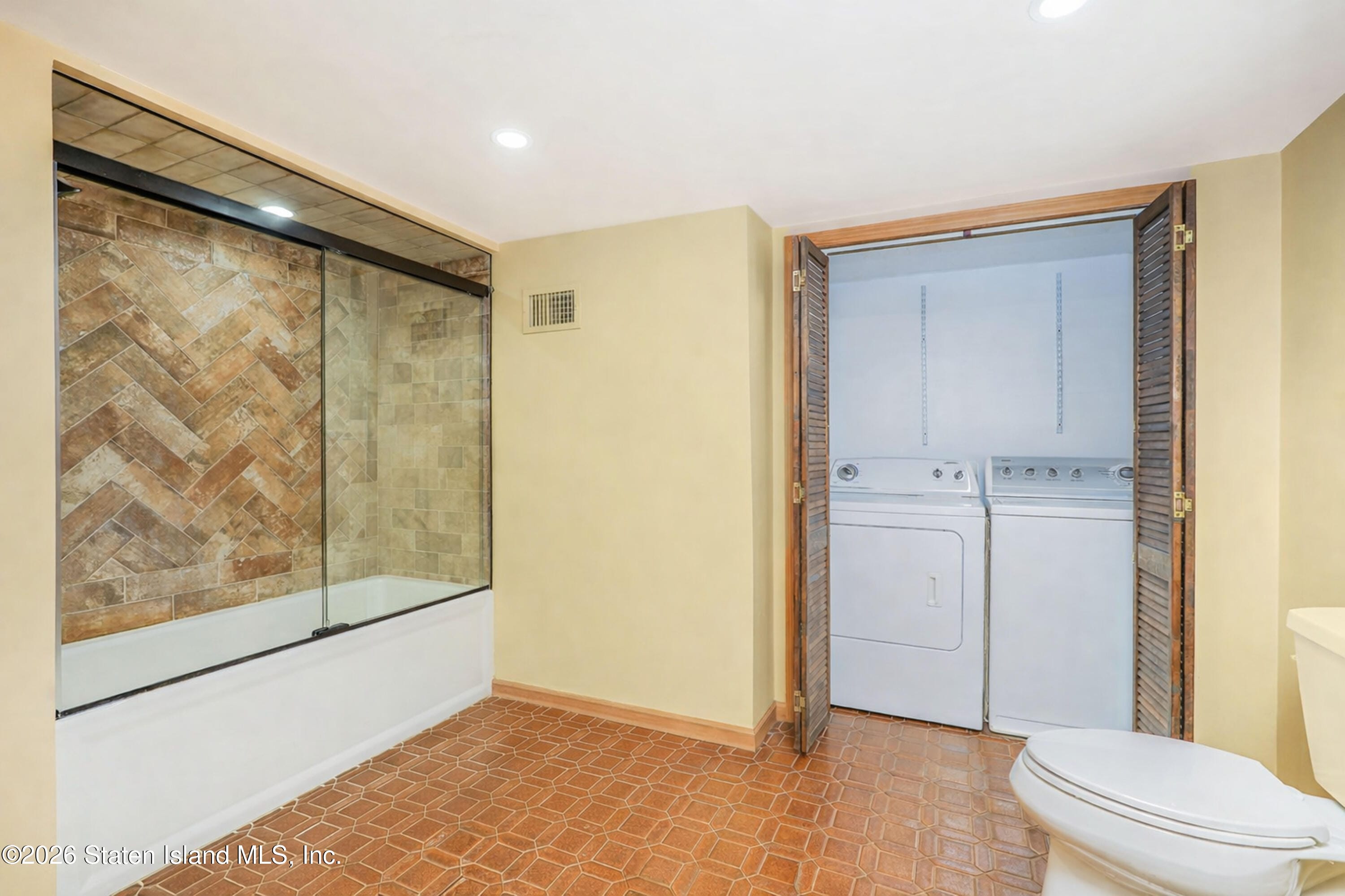 1566 Arthur Kill Road, Staten Island, NY, 10312 image 24