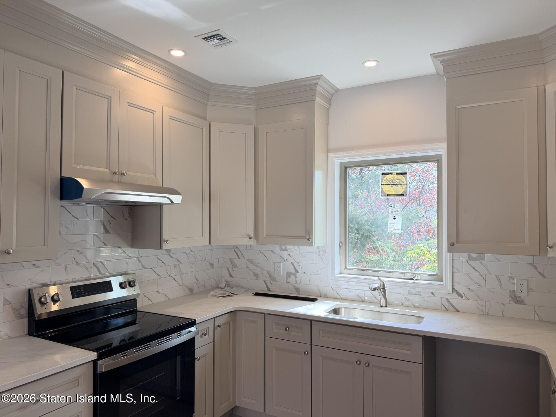 487 Woodrow Road, Staten Island, NY, 10312 image 8