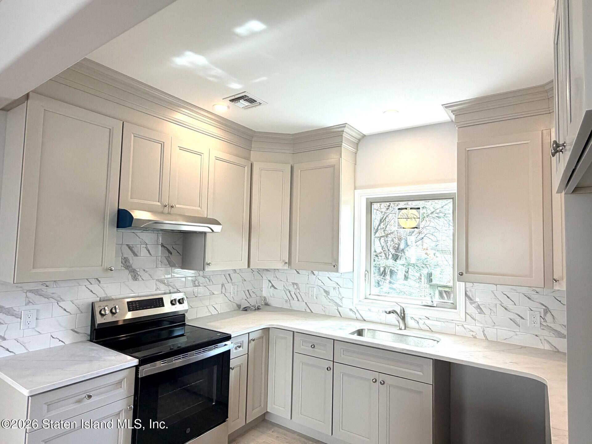 487 Woodrow Road, Staten Island, NY, 10312 image 9