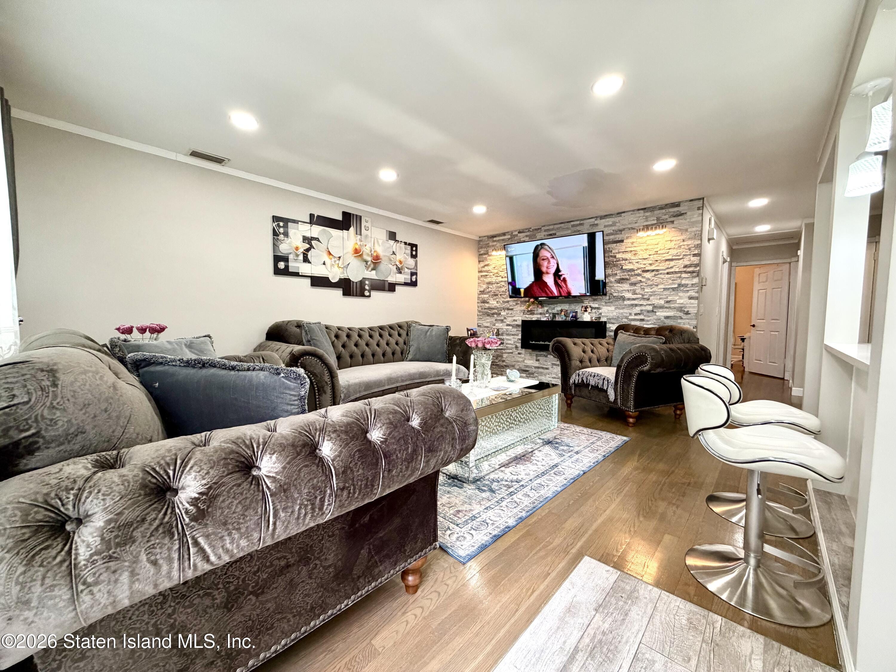 335 Bryson Avenue Image 1