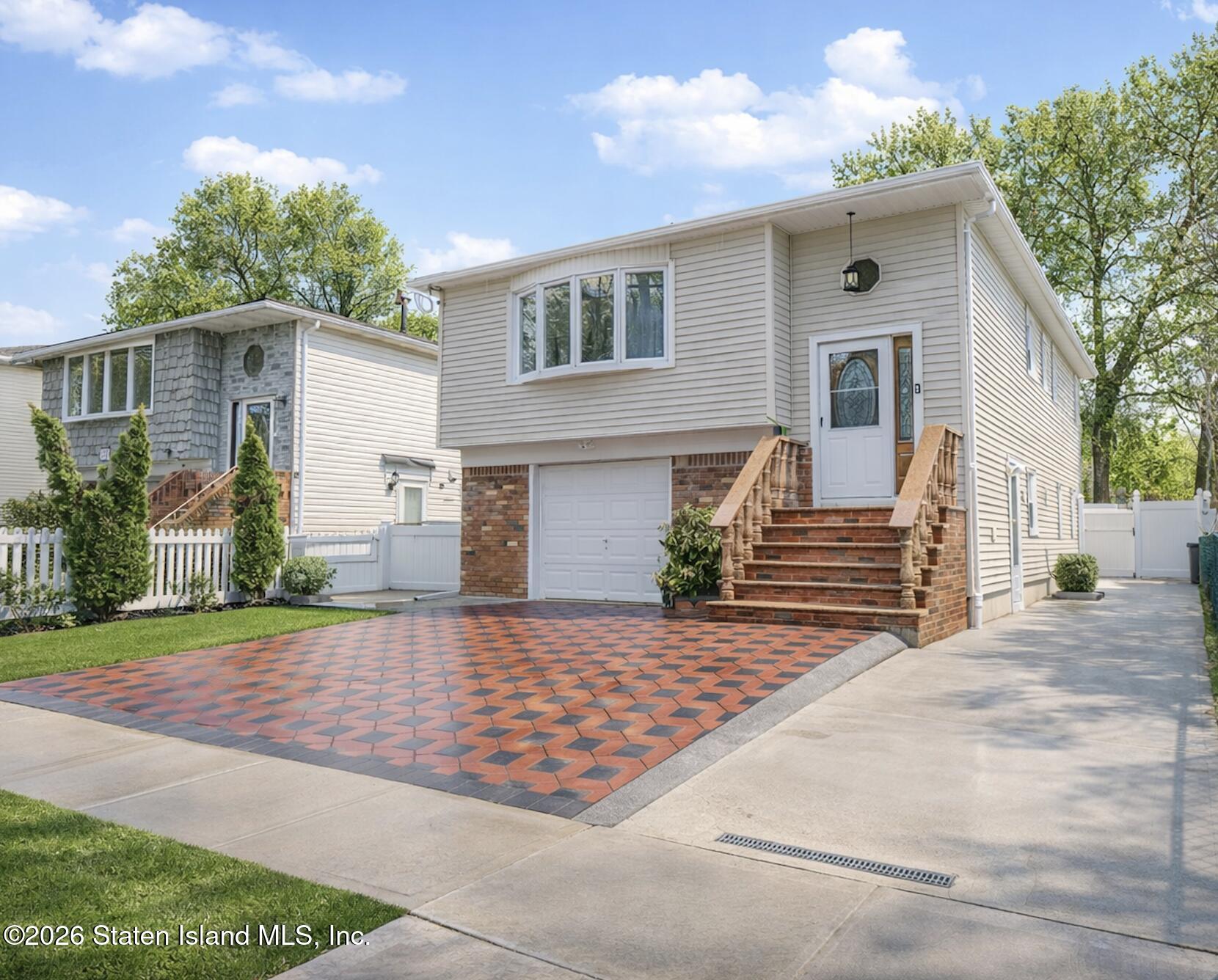 697 Woolley Avenue Image 2