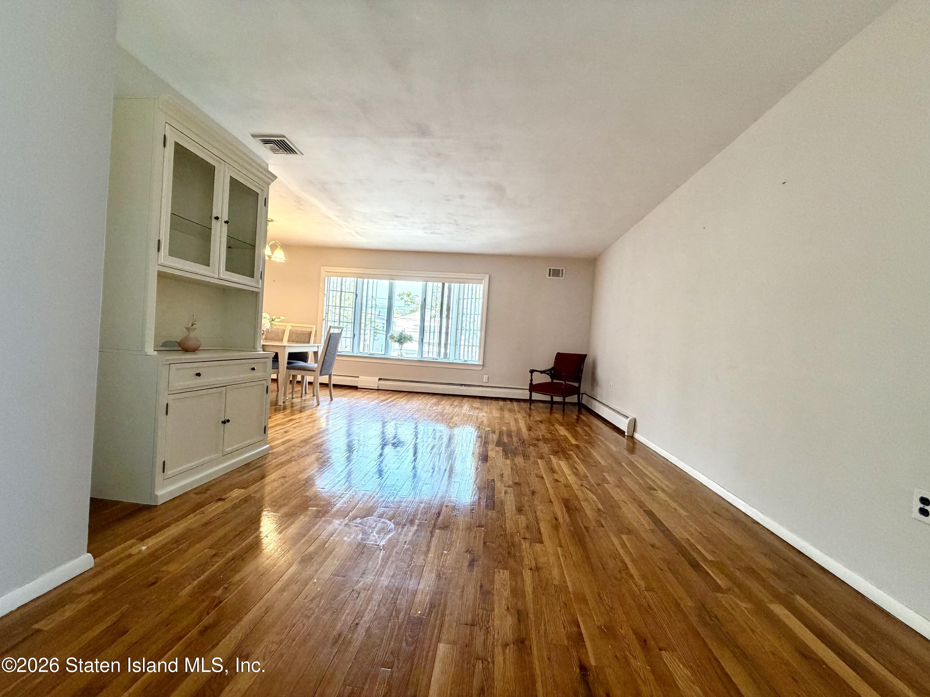 10 Twombly Avenue Image 4