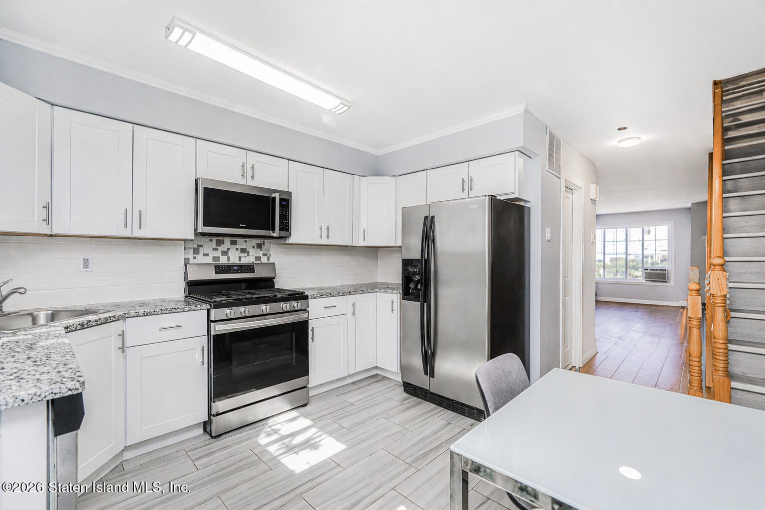 72 N Railroad Avenue Image 4