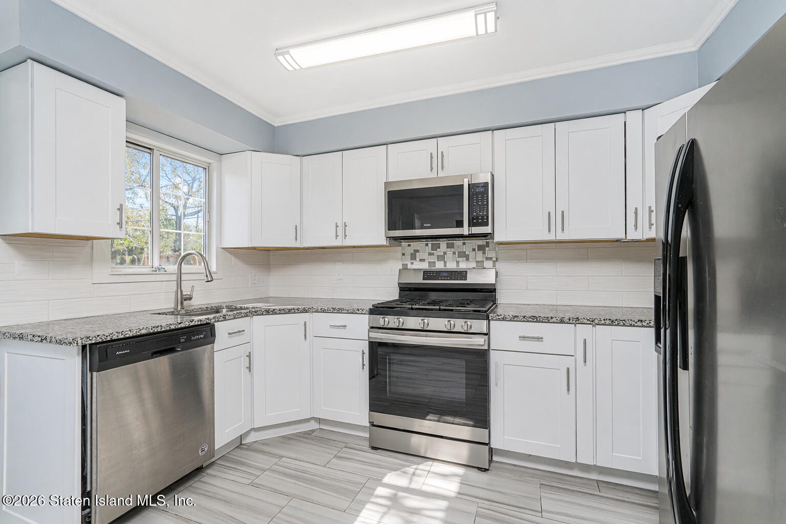 72 N Railroad Avenue Image 5