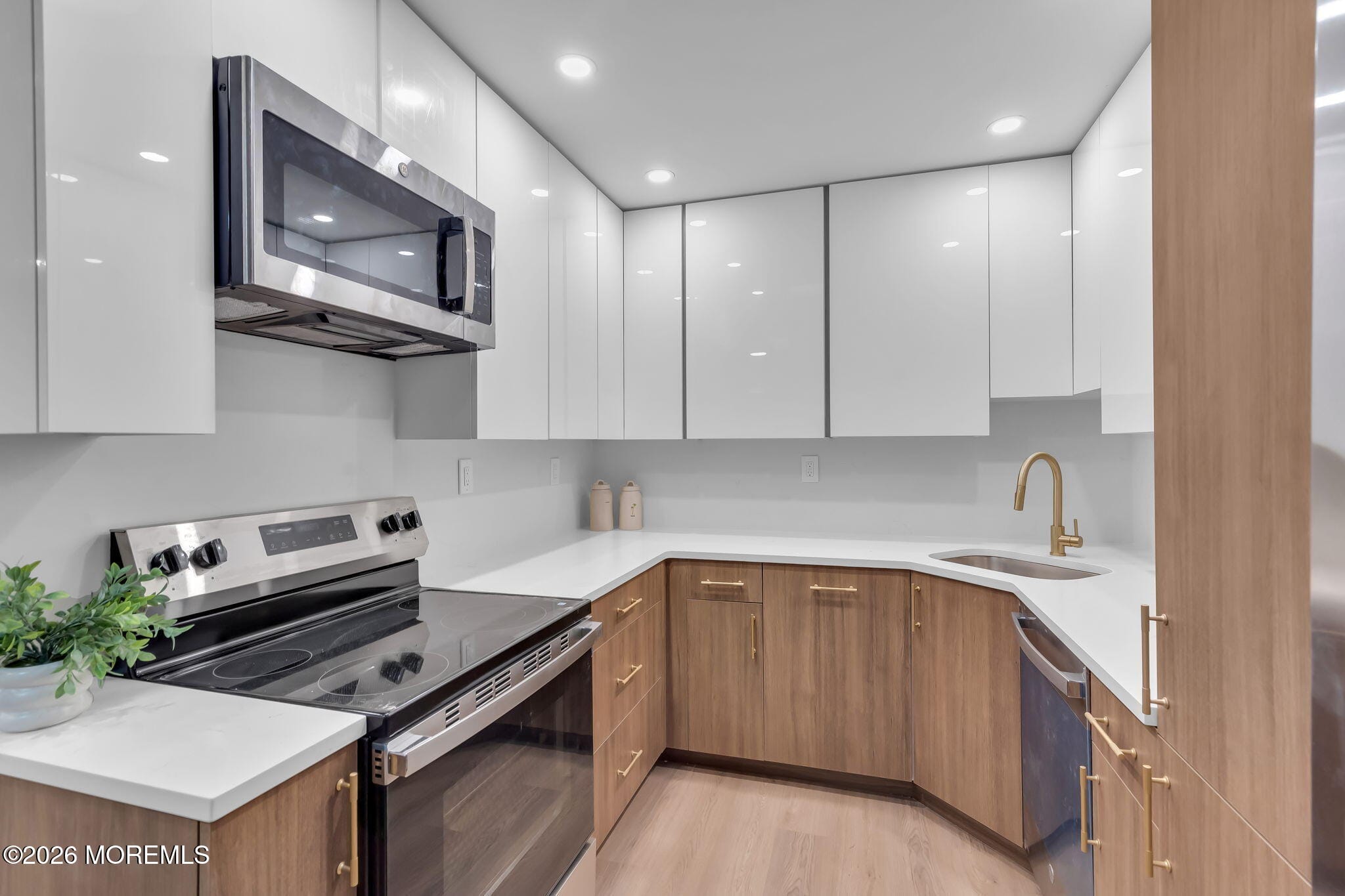 842E Inverness Court E Image 2