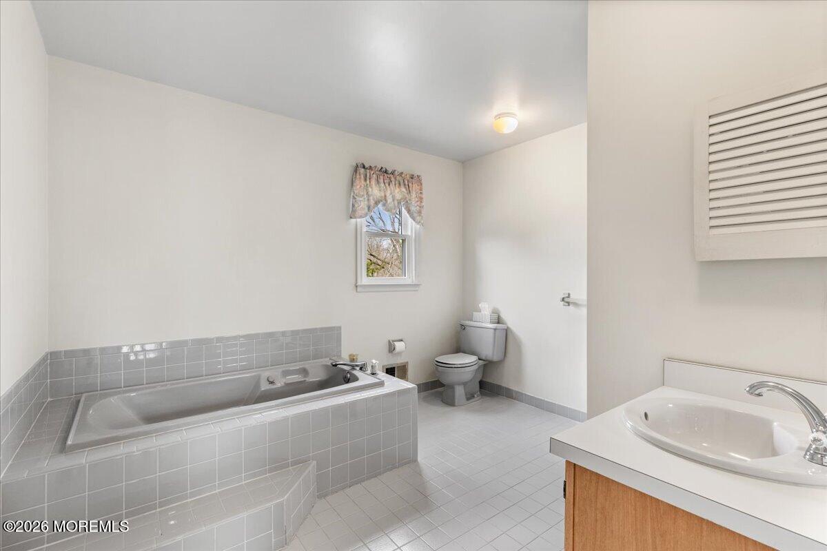 4 Arie Drive, Marlboro, NJ, 07746 image 27