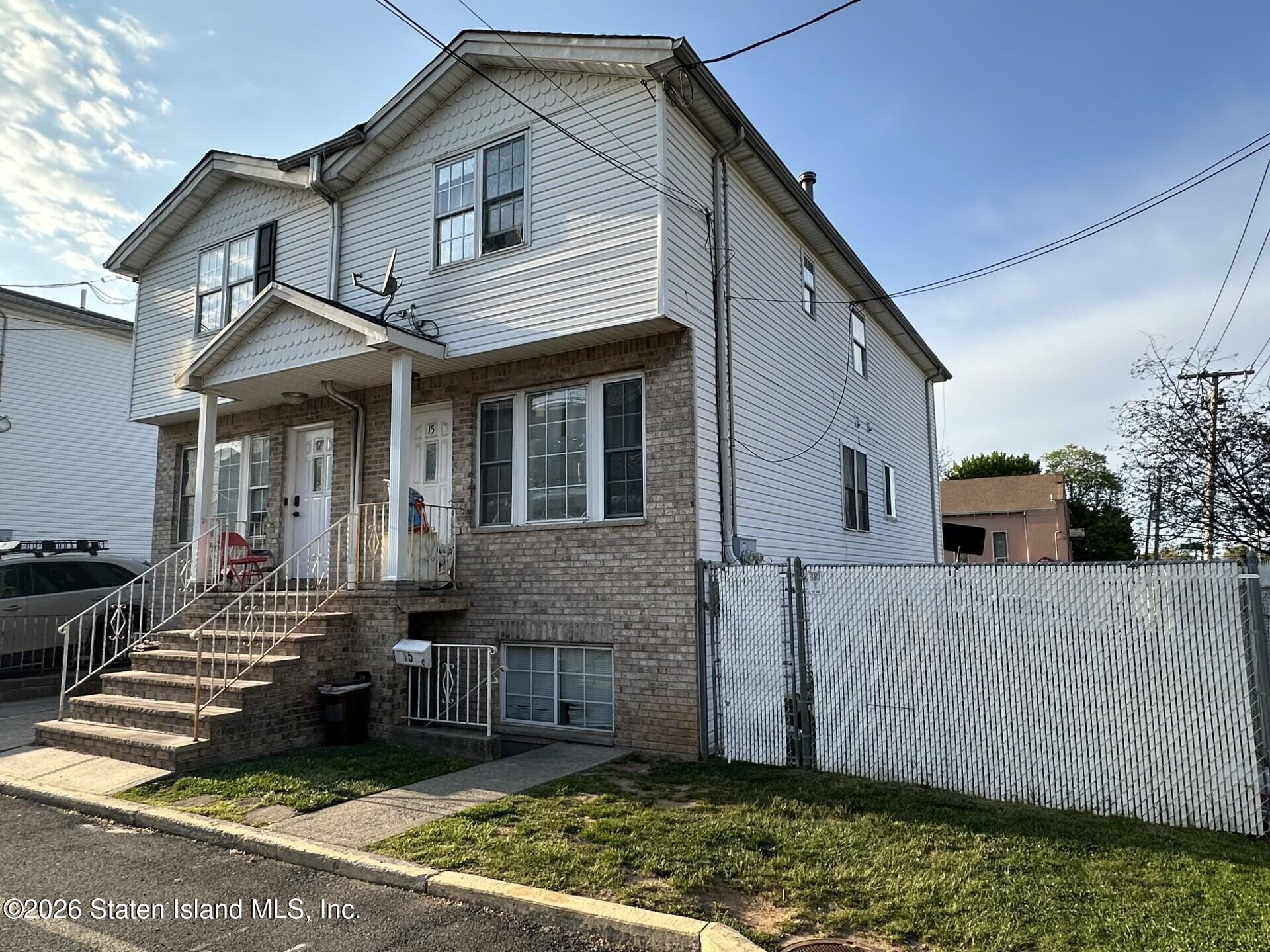 15 Gloria Court Image 3