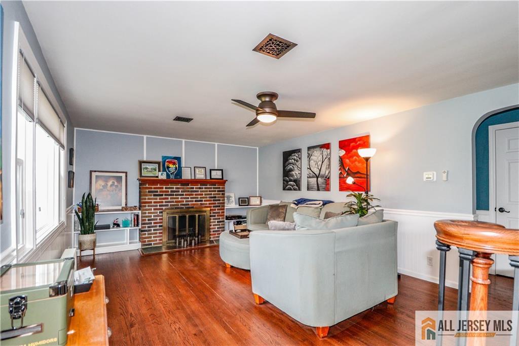 75 Grant Avenue Image 3