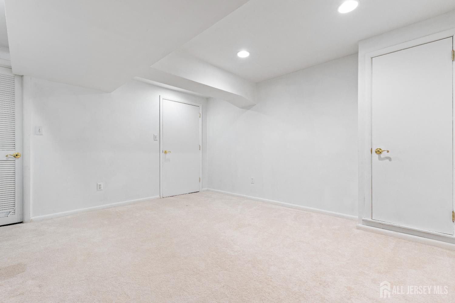 96 Westgate Drive, Edison, NJ, 08820 image 25