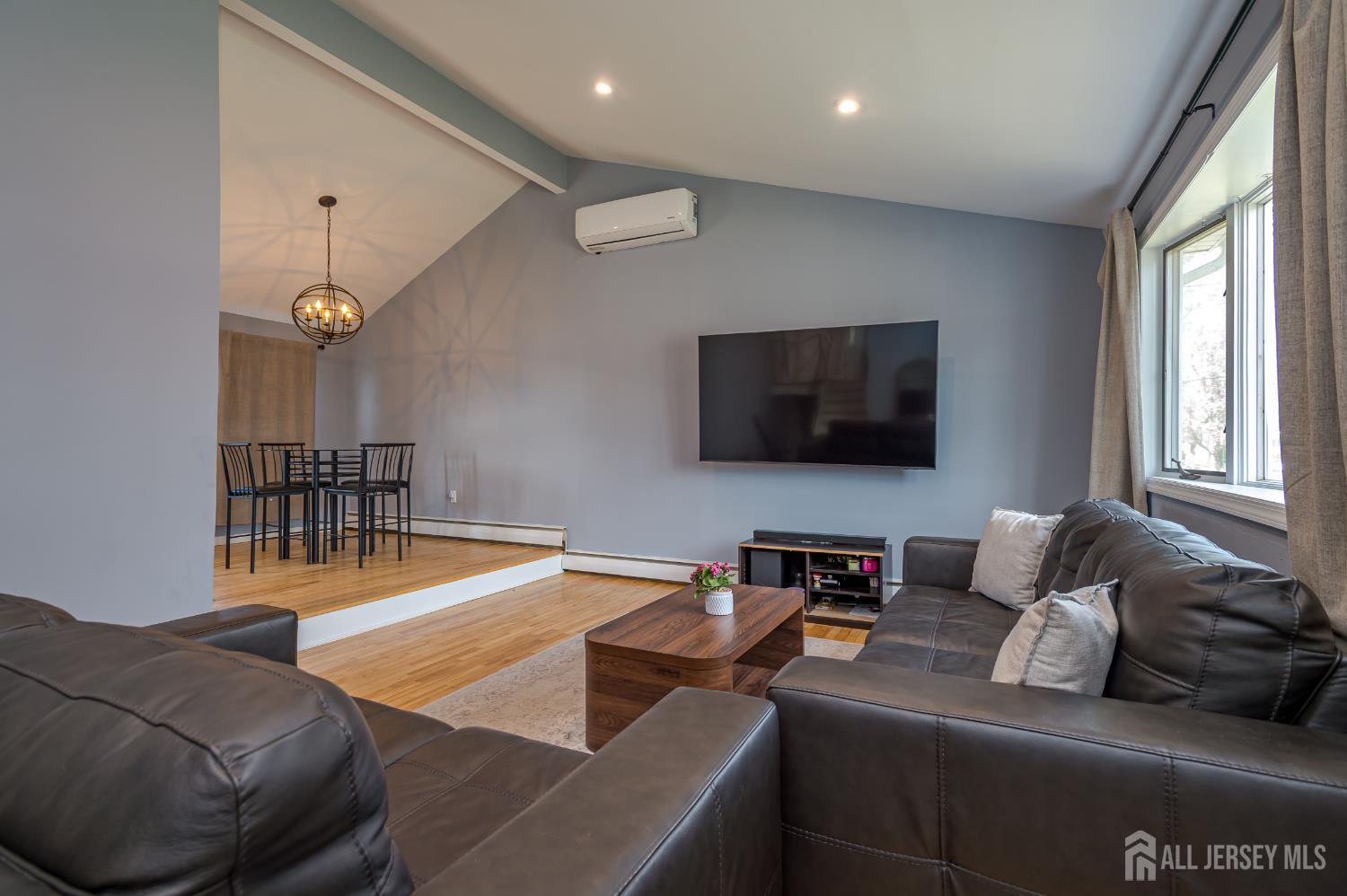 67 Albert Drive Image 2