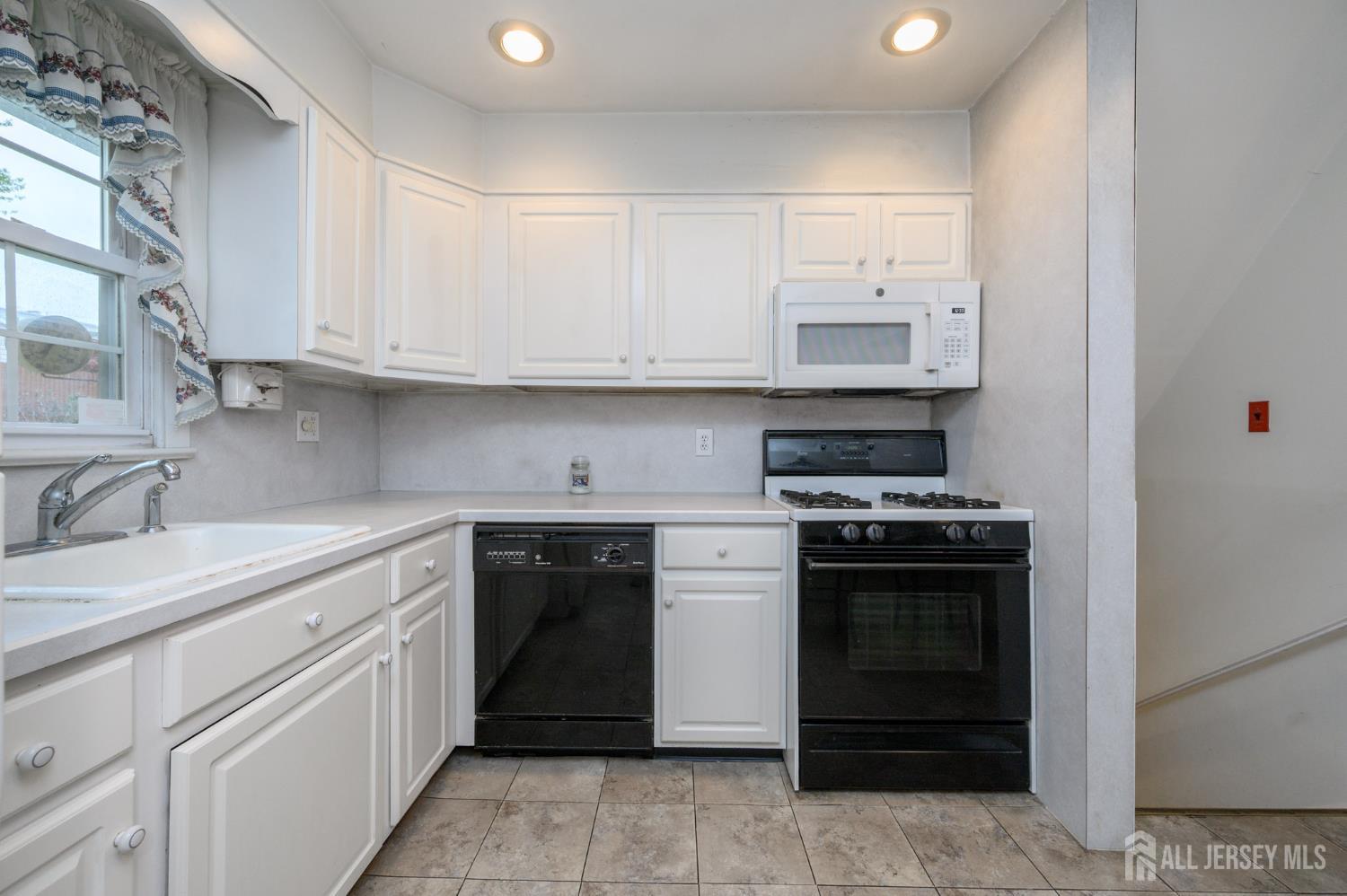 384 Maplewood Avenue, Colonia, NJ, 07067 image 10