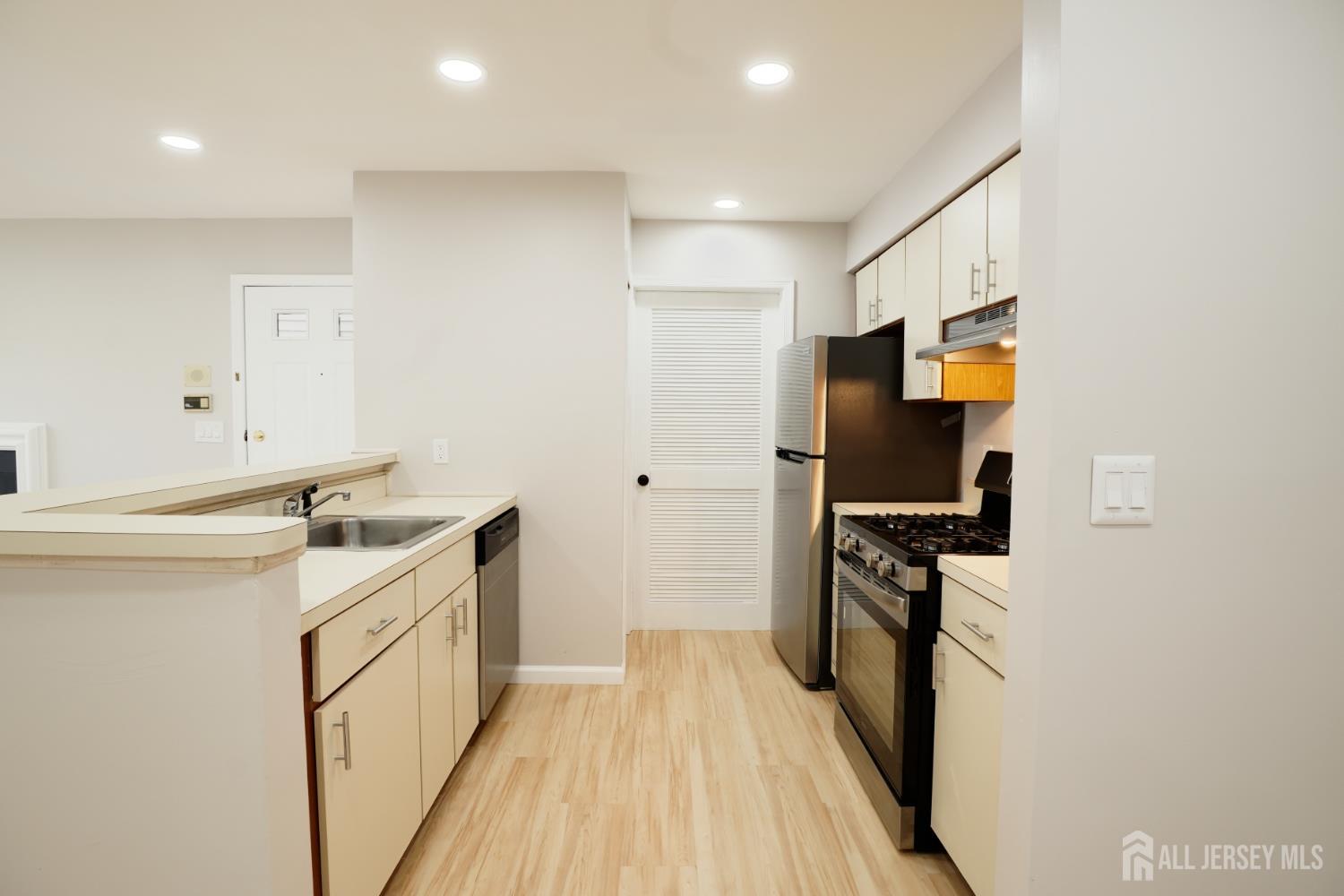 395 Carhart Court, East Brunswick, NJ, 08816 image 8