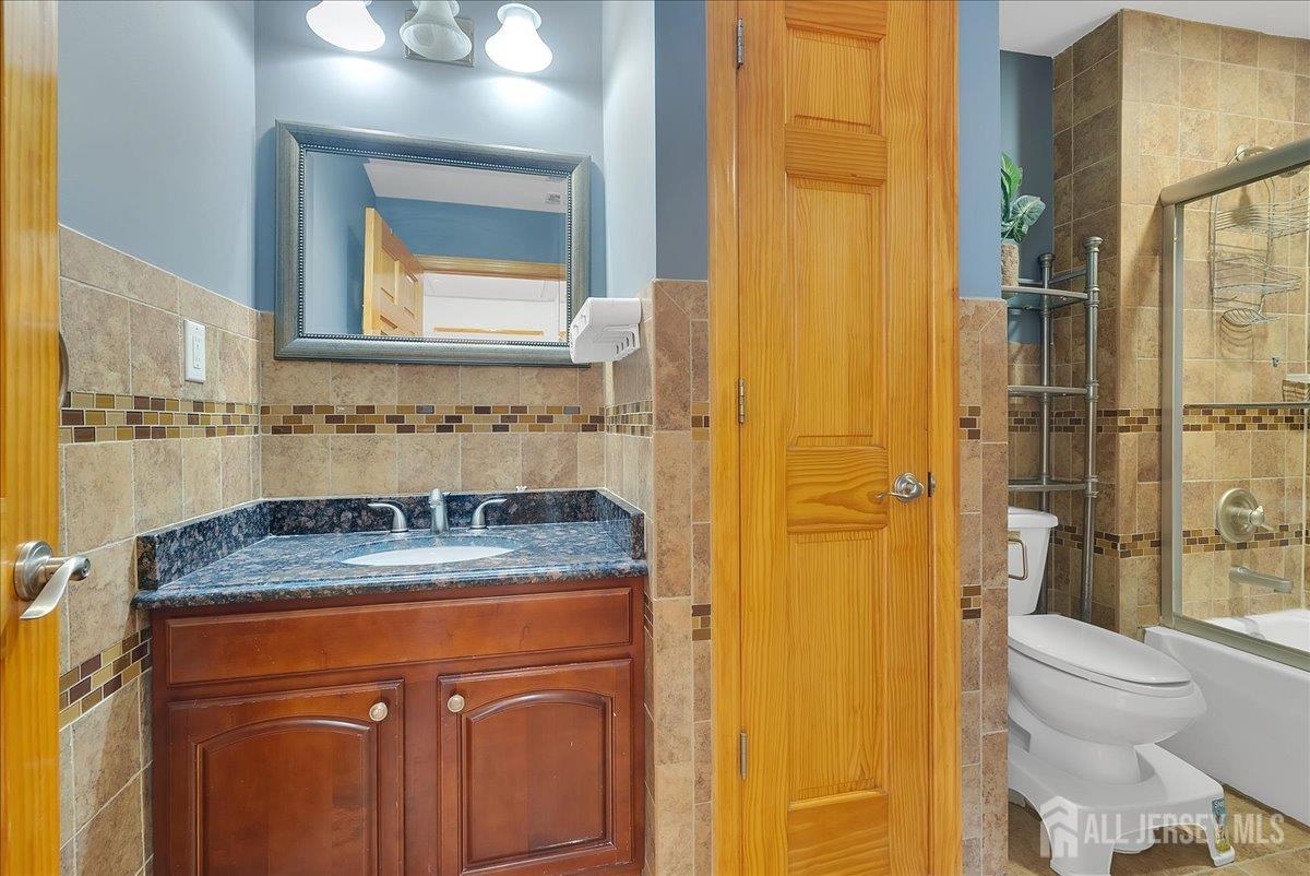 95 E Calvert Avenue, Edison, NJ, 08820 image 27