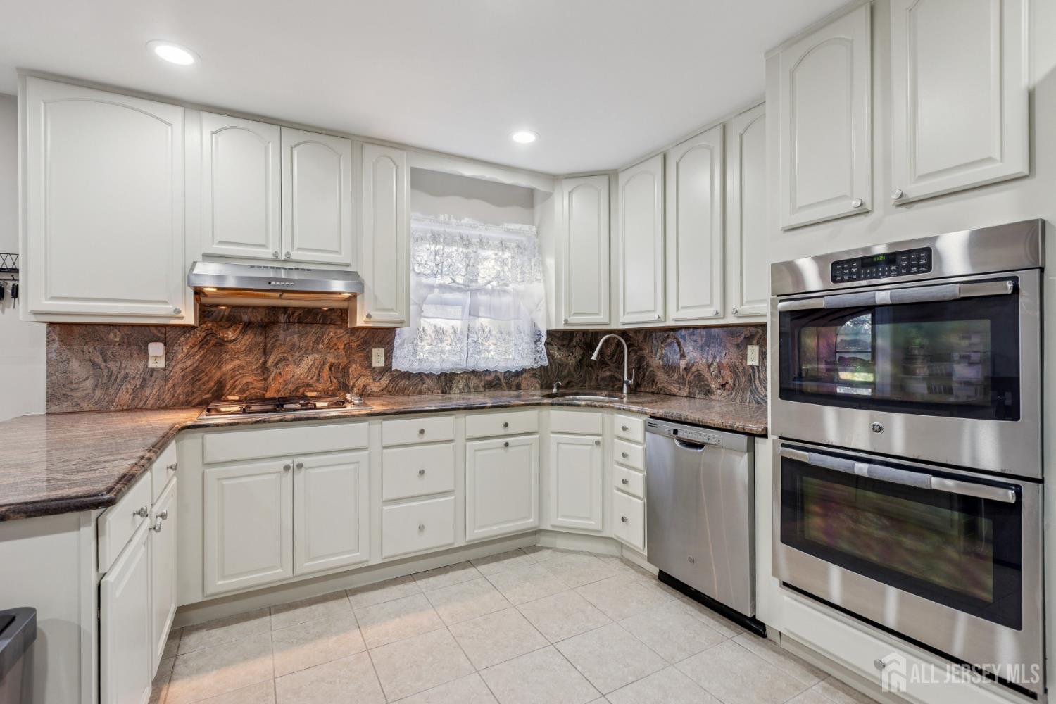 8 Constitution Court, East Brunswick, NJ, 08816 image 16