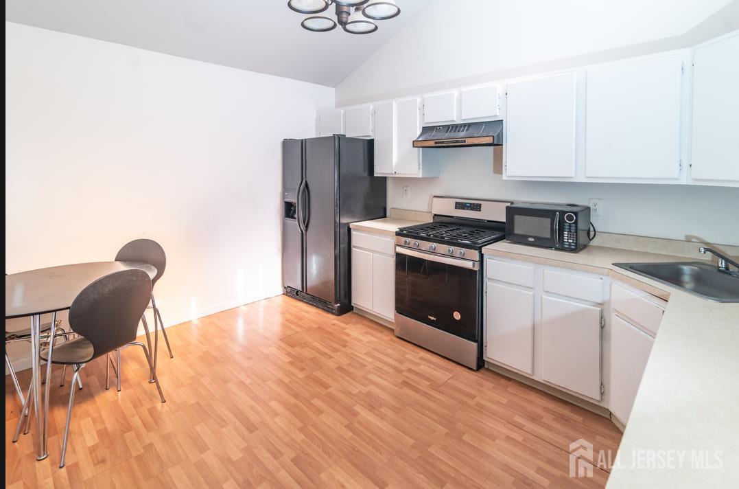 175 Penn Court Image 4