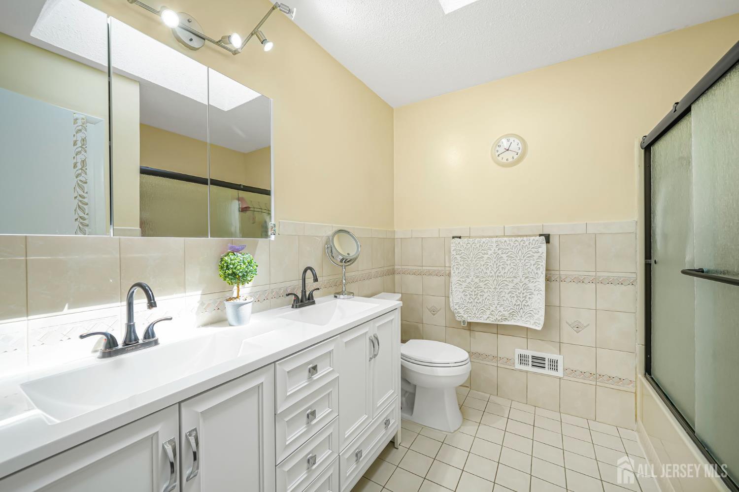 292 Summerhill Road, East Brunswick, NJ, 08816 image 23