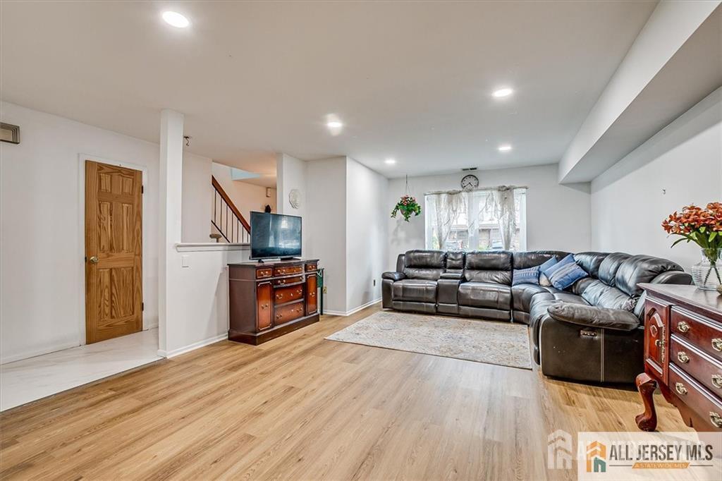 7402 Hana Road Image 3