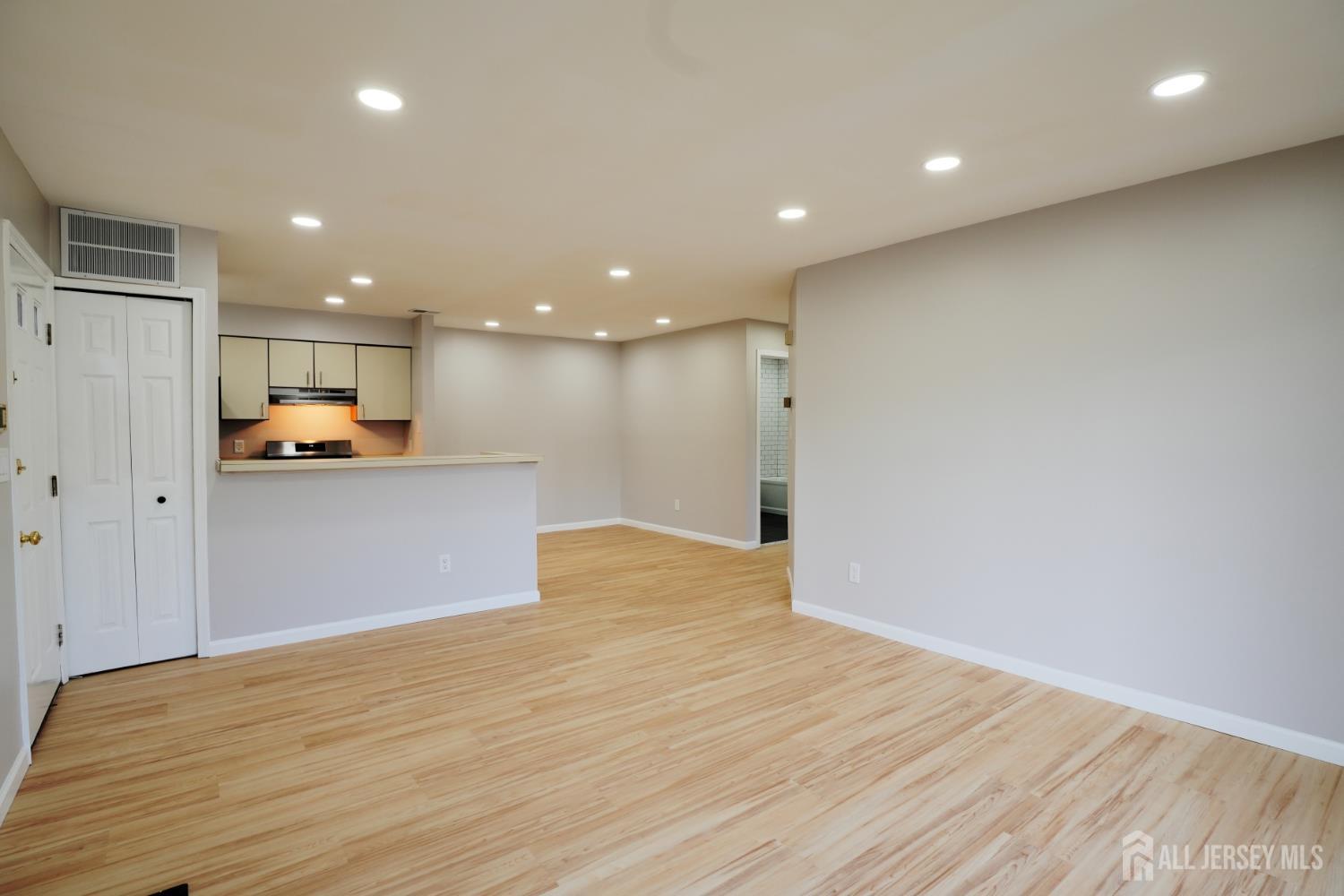 395 Carhart Court Image 4