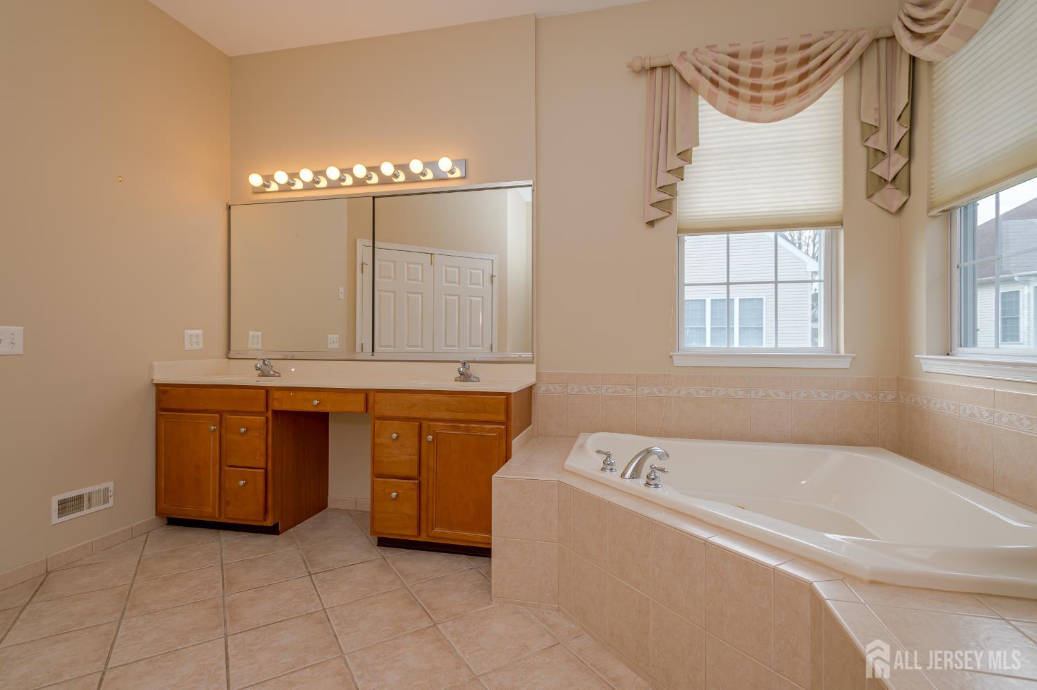 3 Hogan Way, Monroe, NJ, 08831 image 20