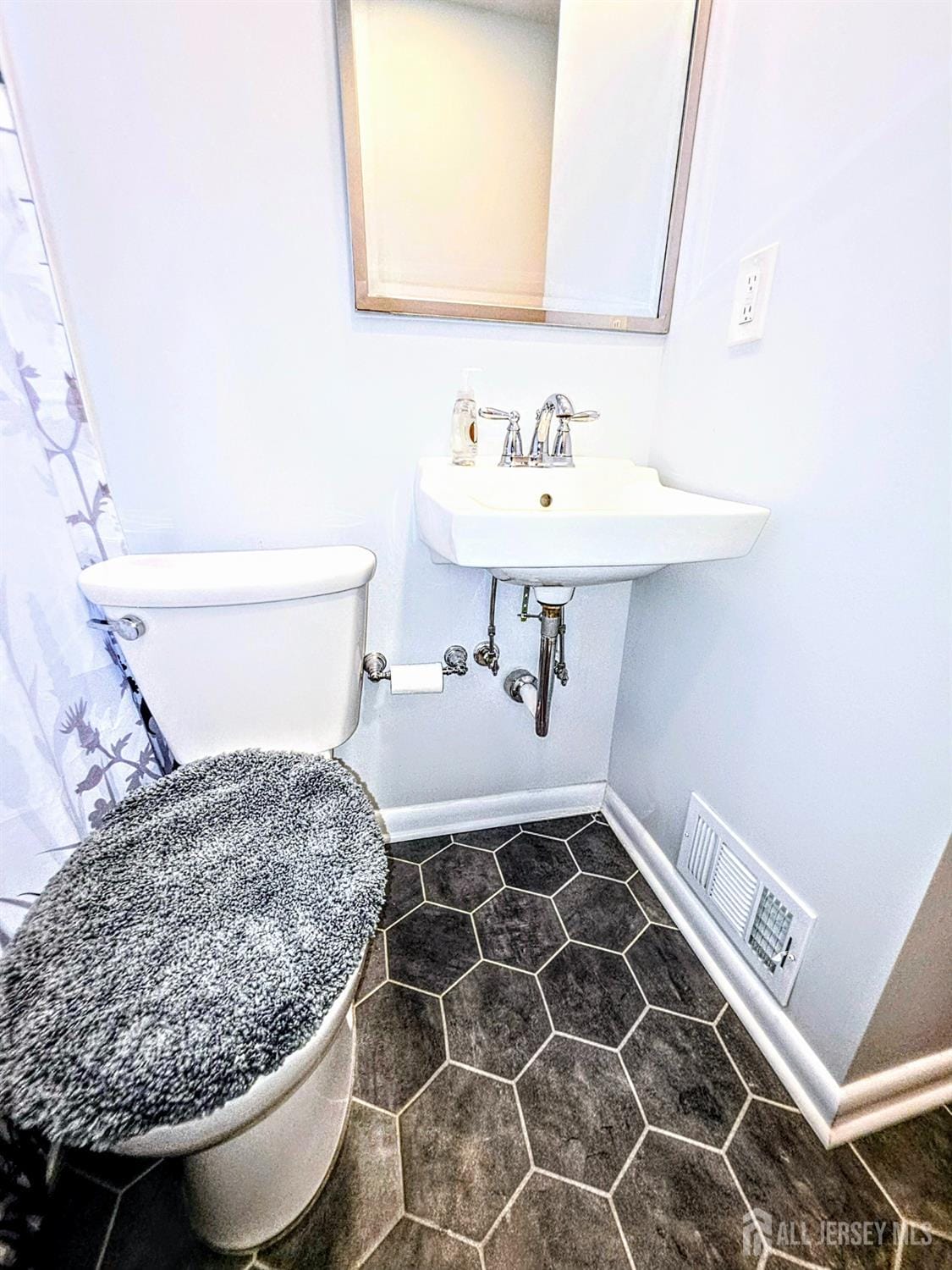 19 E 2nd Street, Port Reading, NJ, 07064 image 12