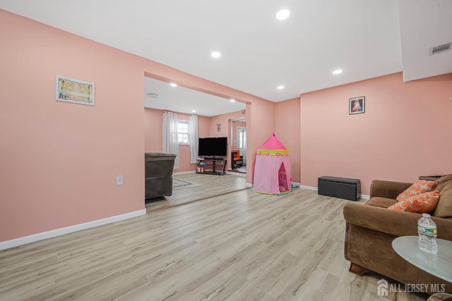 292 Summerhill Road, East Brunswick, NJ, 08816 image 12