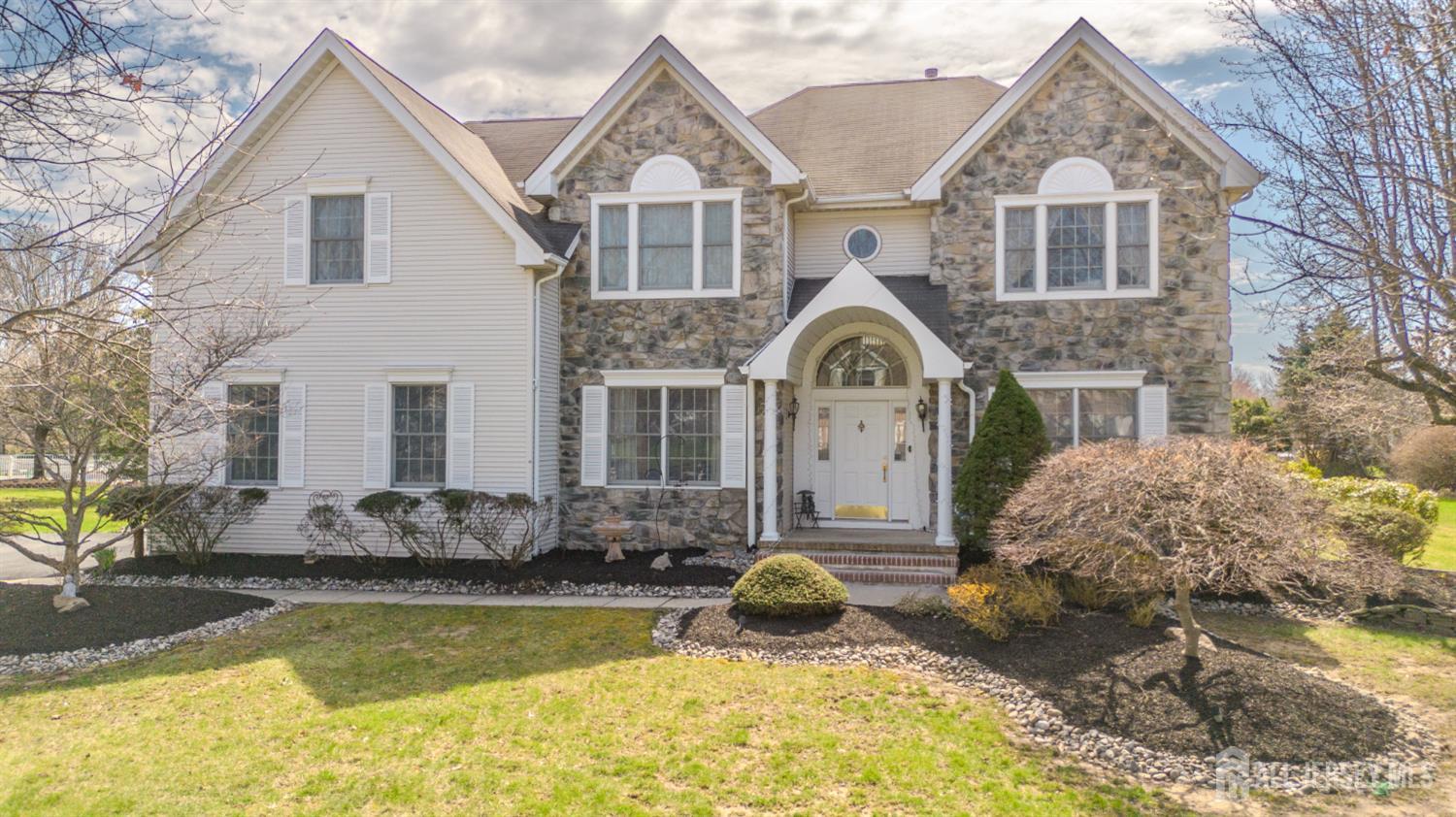 3 Colonial Court Image 3