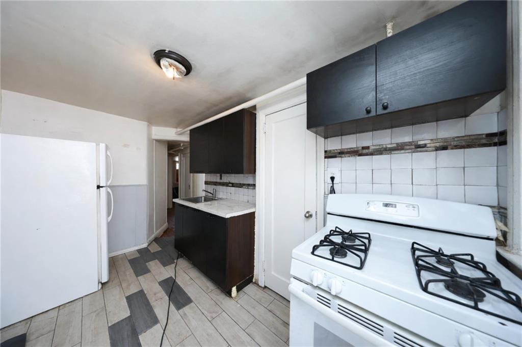 39 Bay 10th Street, Brooklyn, New York, 11228 image 17